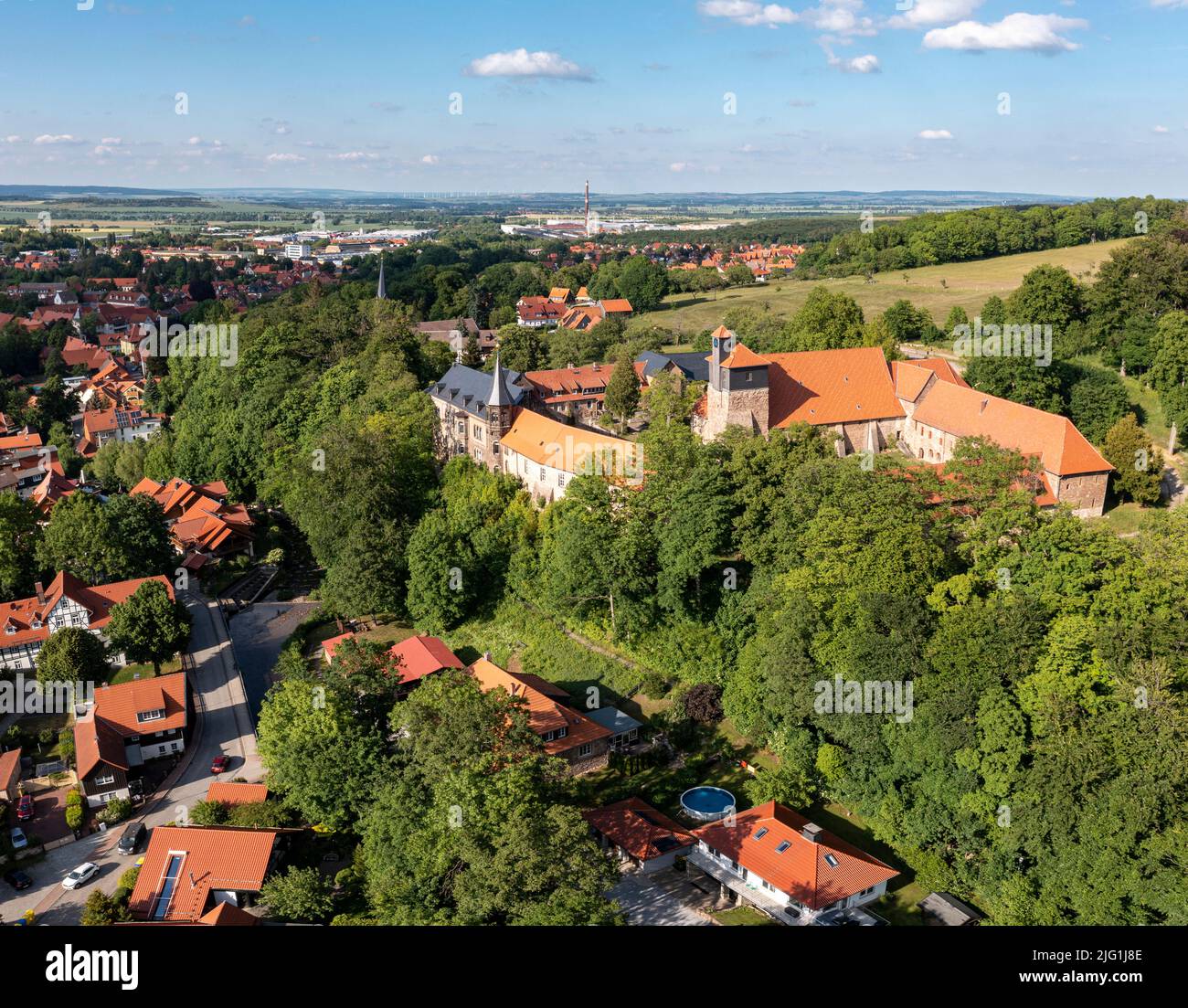 Stadt Ilsenburg Luftbildaufnahme Kloster Ilsenburg Foto de stock