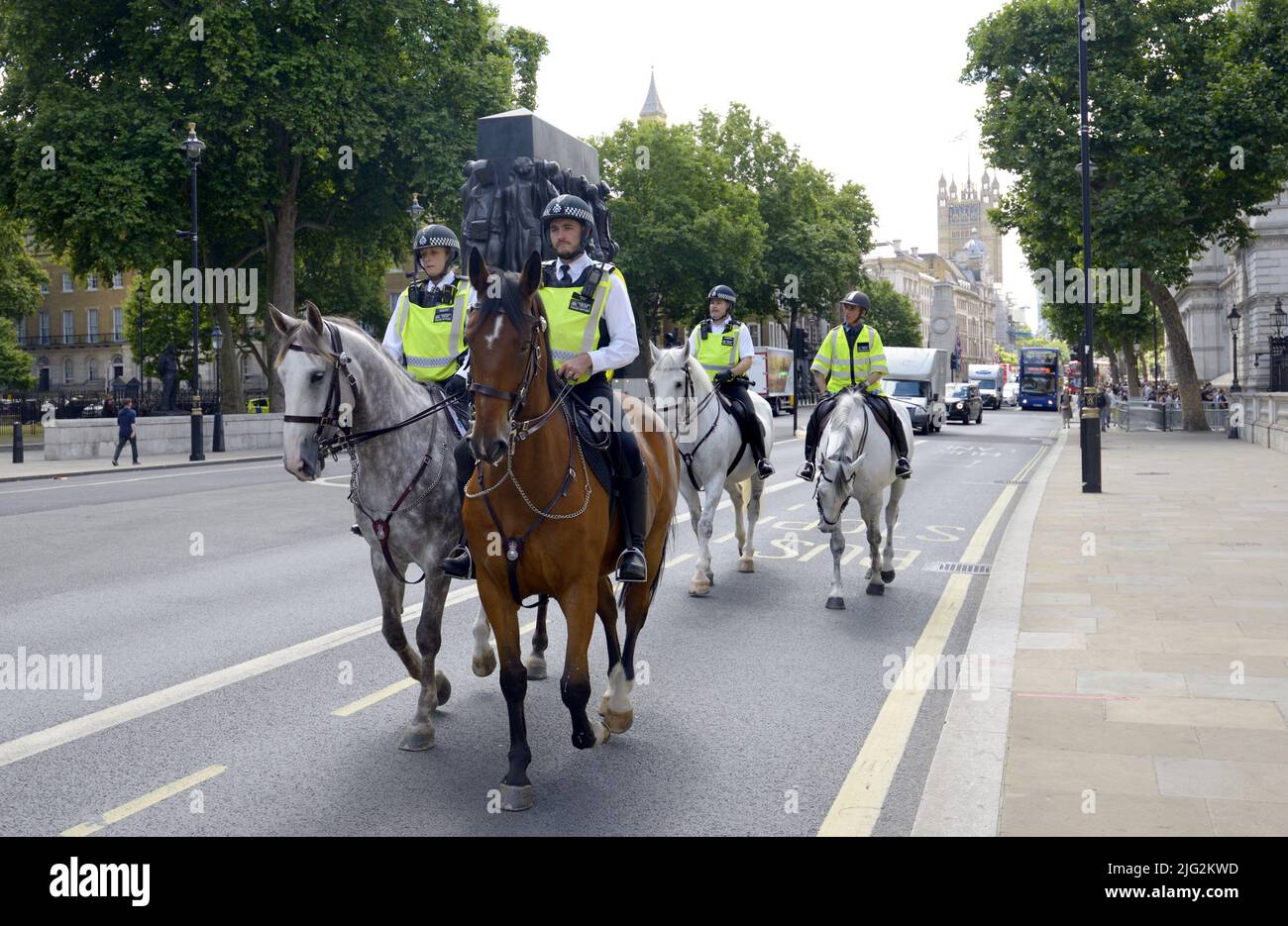 Londres, Inglaterra, Reino Unido. Policía montada en Westminster Foto de stock