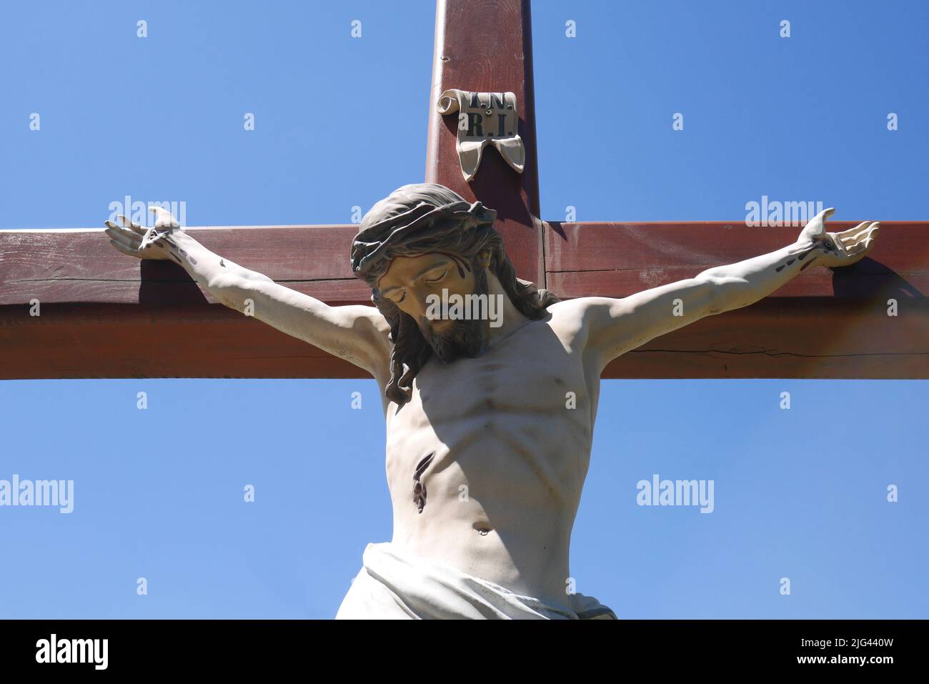 Crucifijo frente a la Capilla Zichy, Lorev, Isla Csepel, Hungría Foto de stock