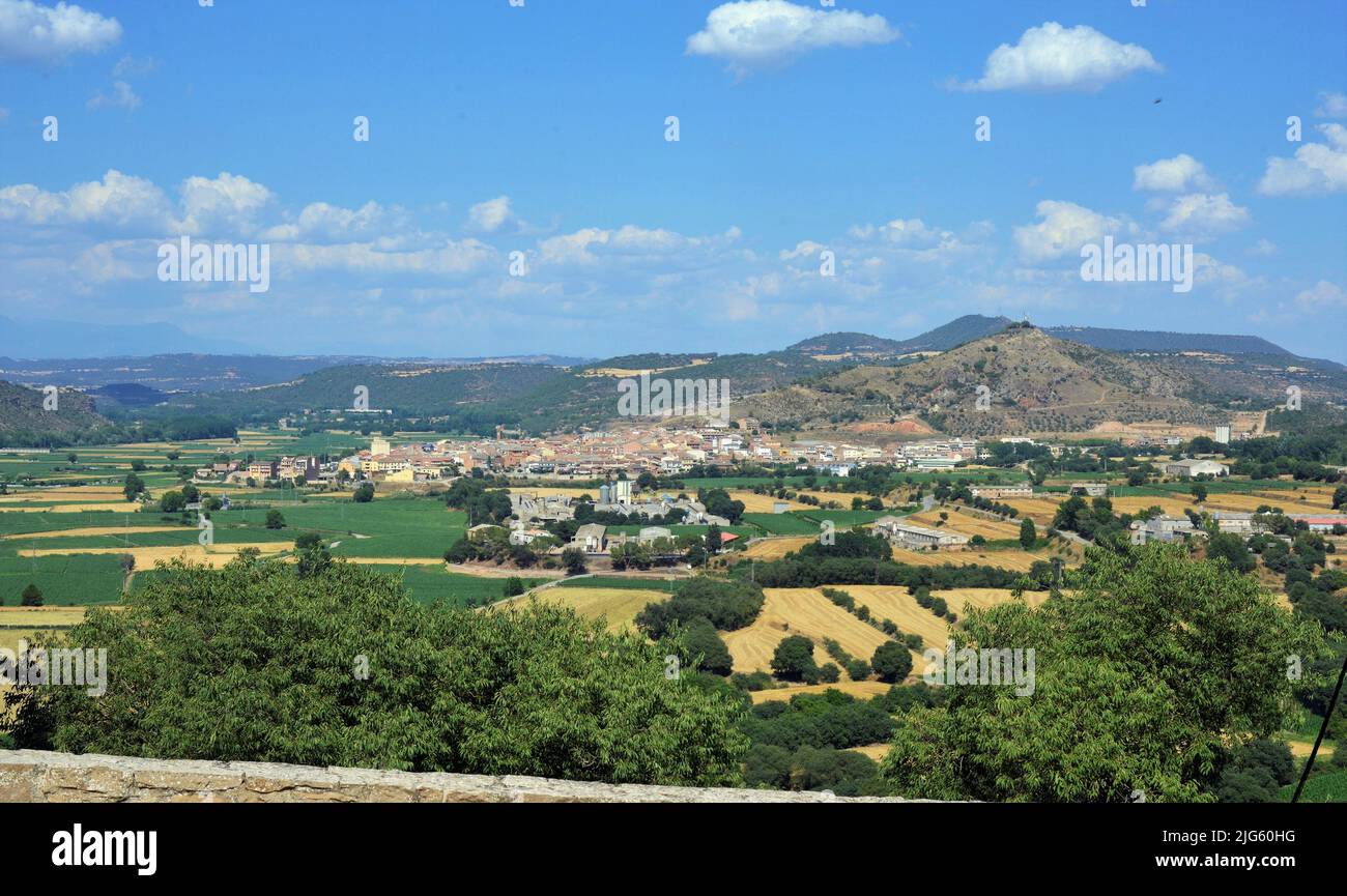 Vista panorámica de Artesa de Segre en la comarca de La Noguera, provincia de Lérida, Cataluña, España Foto de stock