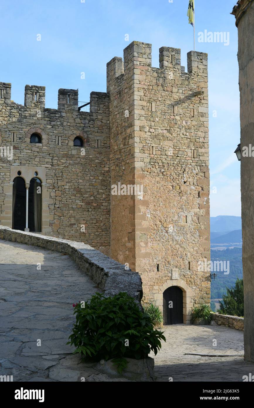 Castillo medieval de Montsonís en la comarca de La Noguera provincia de Lérida,Cataluña,España Foto de stock