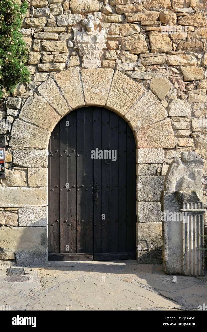Castillo medieval de Montsonís en la comarca de La Noguera provincia de Lérida,Cataluña,España Foto de stock