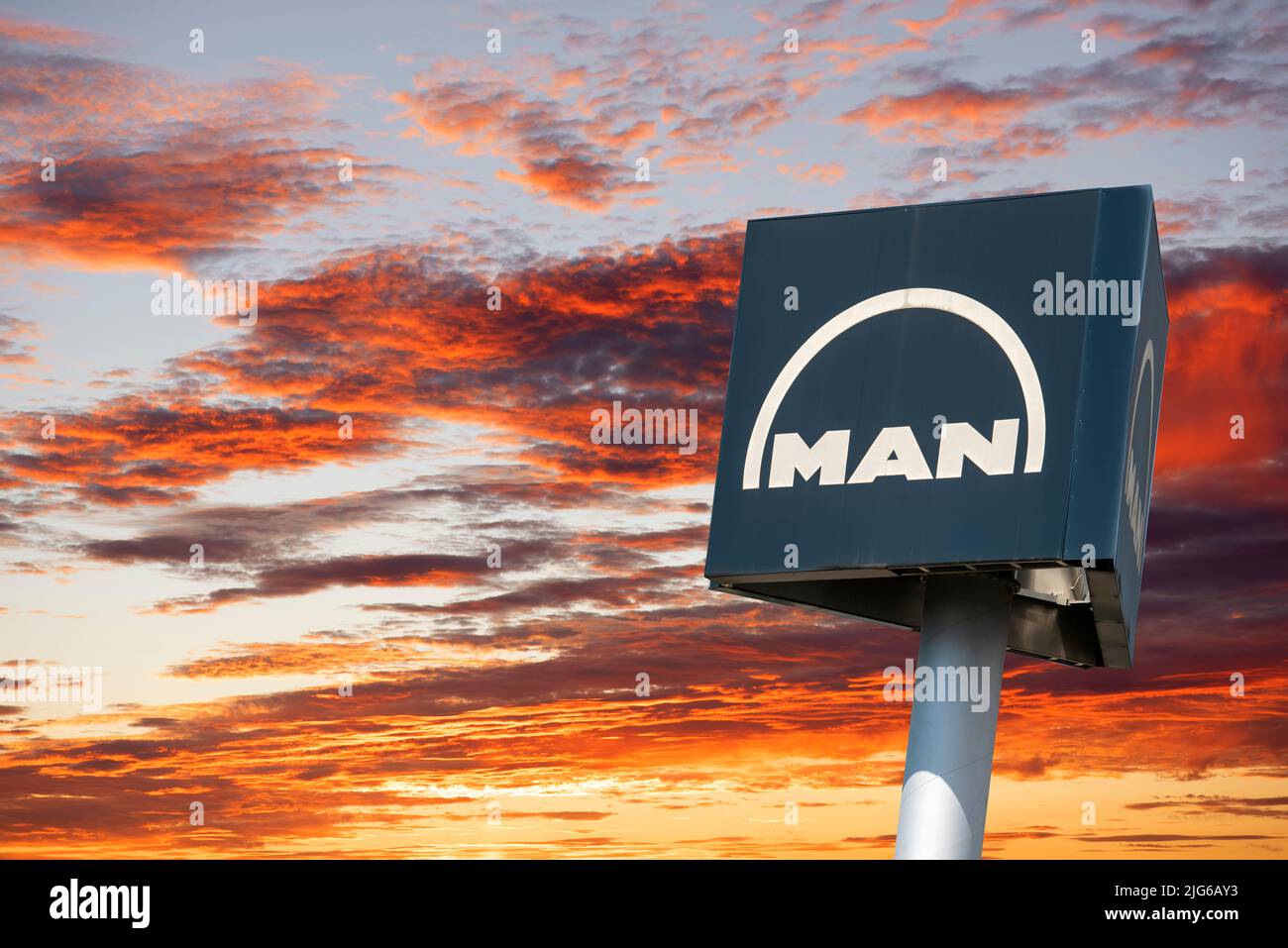 Werbeschild der Firma MAN auf ihrem Standort in Gersthofen Foto de stock