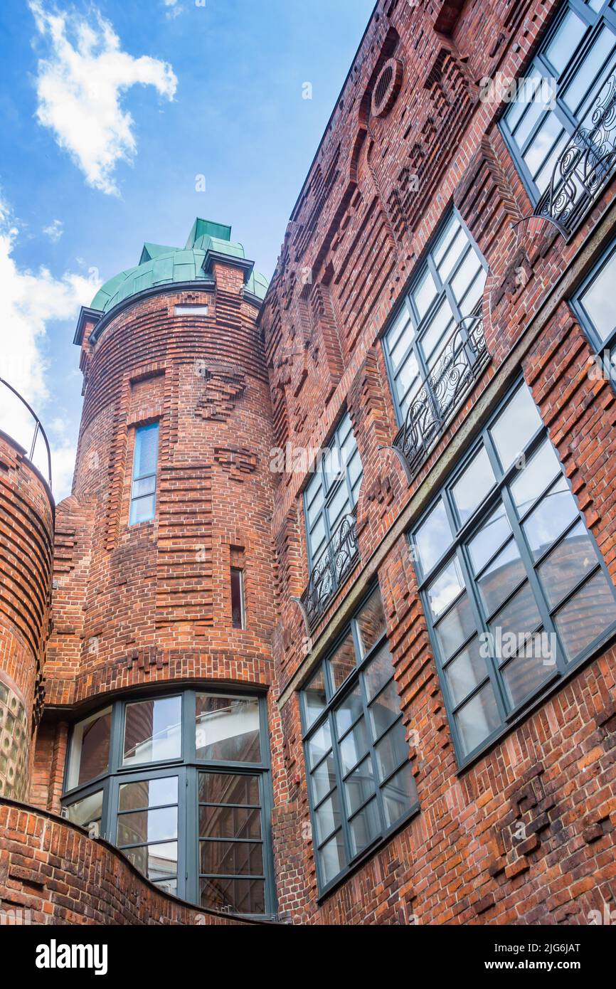 Histórica torre de ladrillo rojo en la calle Boettcherstrasse de Bremen, Alemania Foto de stock