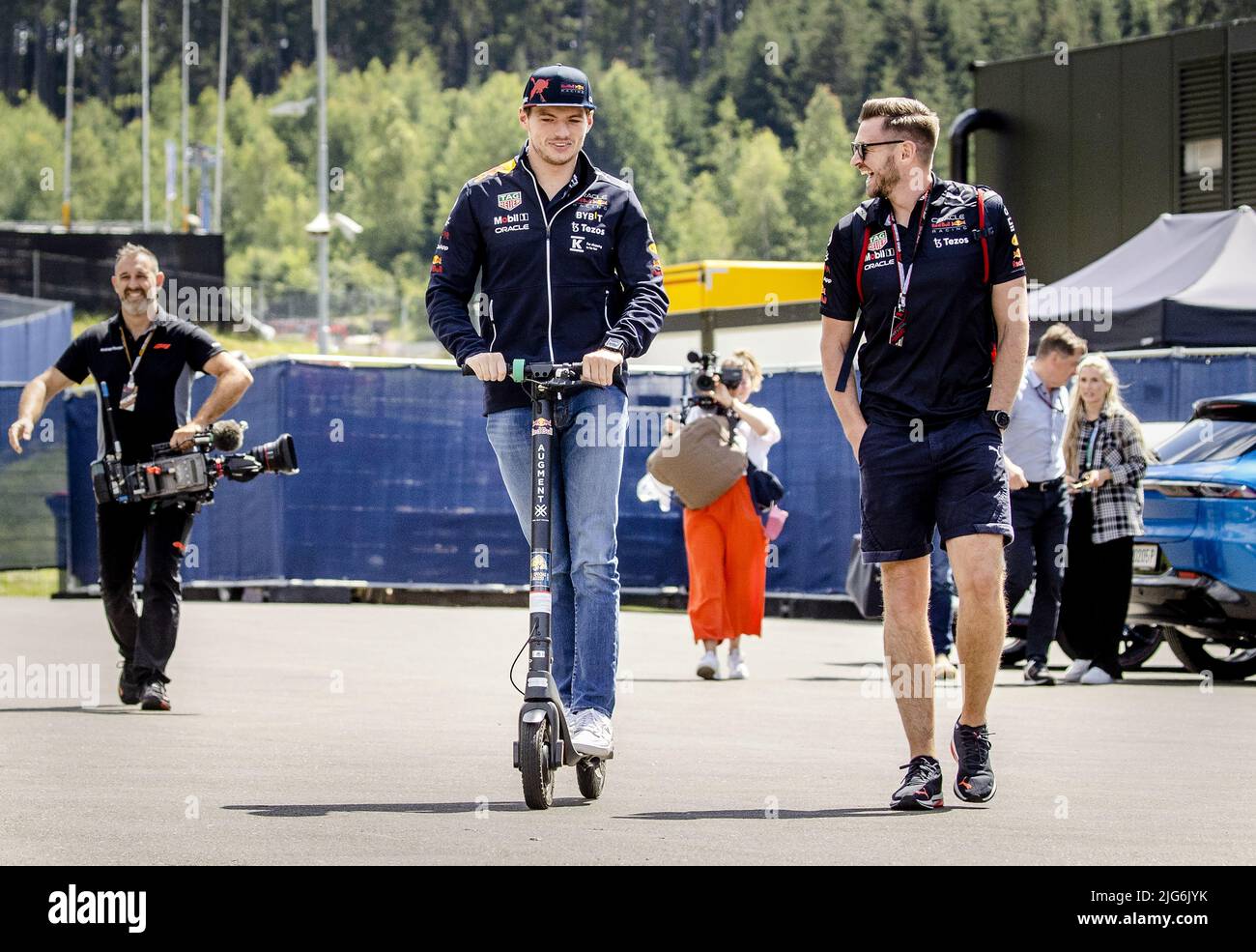 Spielberg, Austria. 08/07/2022, SPIELBERG - Max Verstappen (Red Bull Racing) llega para 1st sesión de práctica antes del Gran Premio de Austria F1 en el Red Bull Ring el 8 de julio de 2022 en Spielberg, Austria. ANP SEM VAN DER WAL Crédito: ANP/Alamy Live News Foto de stock