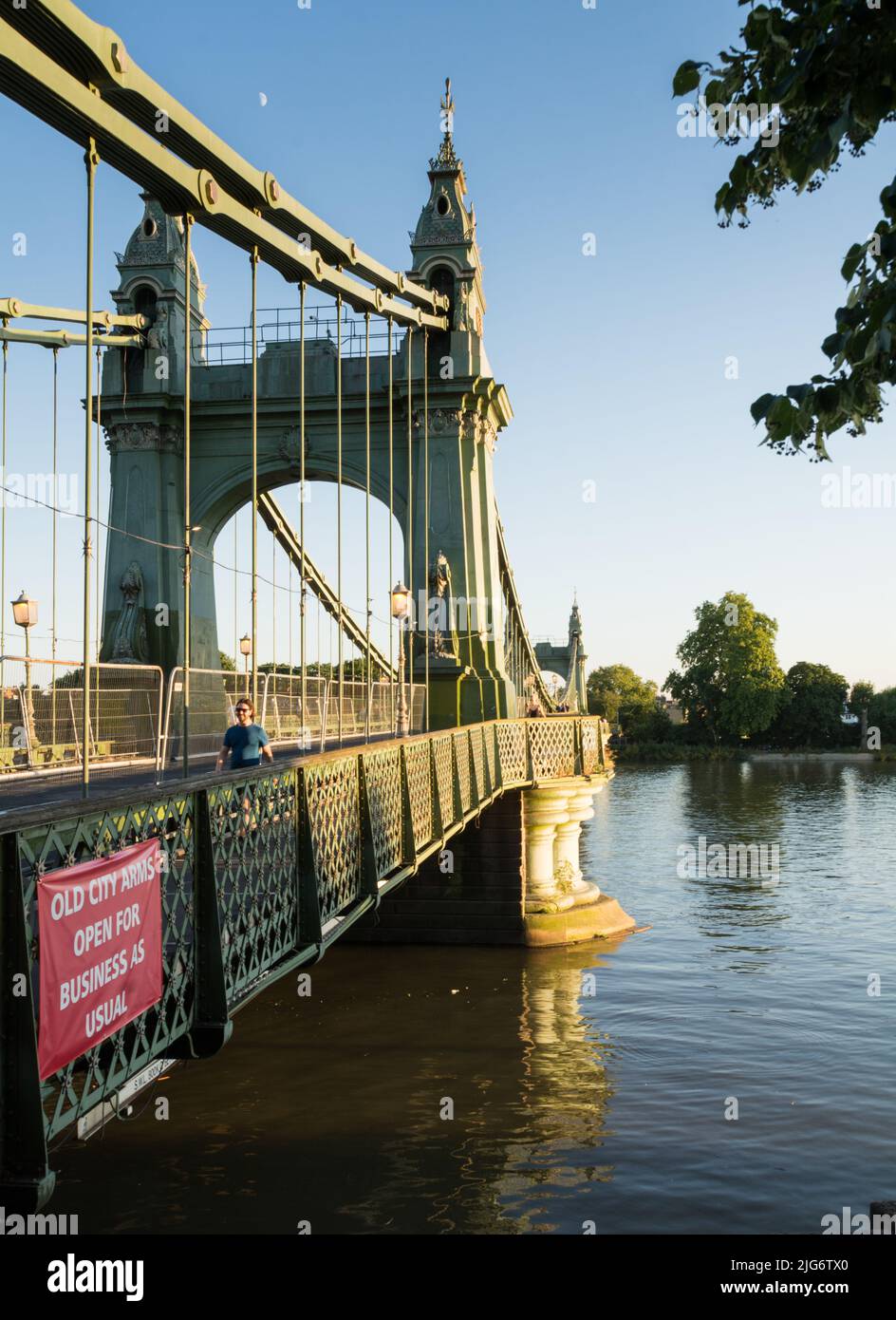 Puente colgante Hammersmith en el oeste de Londres, Inglaterra, Reino Unido Foto de stock