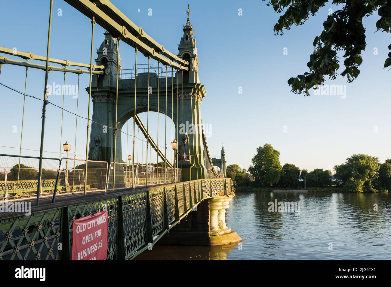 Puente colgante Hammersmith en el oeste de Londres, Inglaterra, Reino Unido Foto de stock