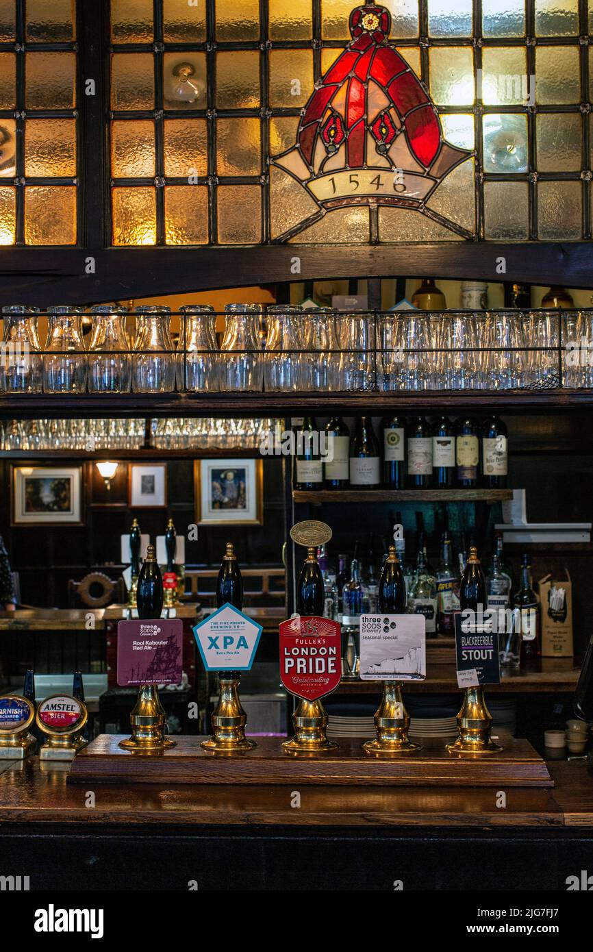 Pub ye Olde Mitre, Ely Court, Ely Place, Holborn, Londres, REINO UNIDO. Foto de stock