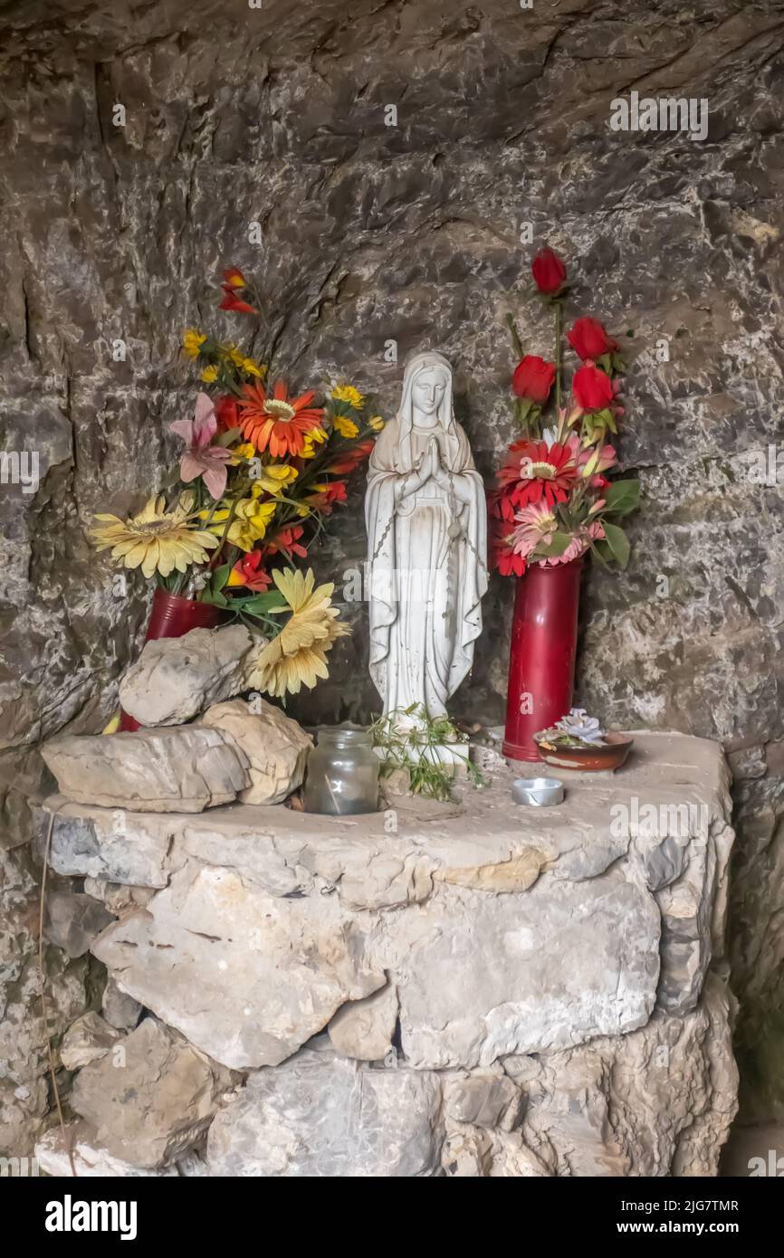 Estatua religiosa, Costa de Amalfi, Campania, Italia Foto de stock