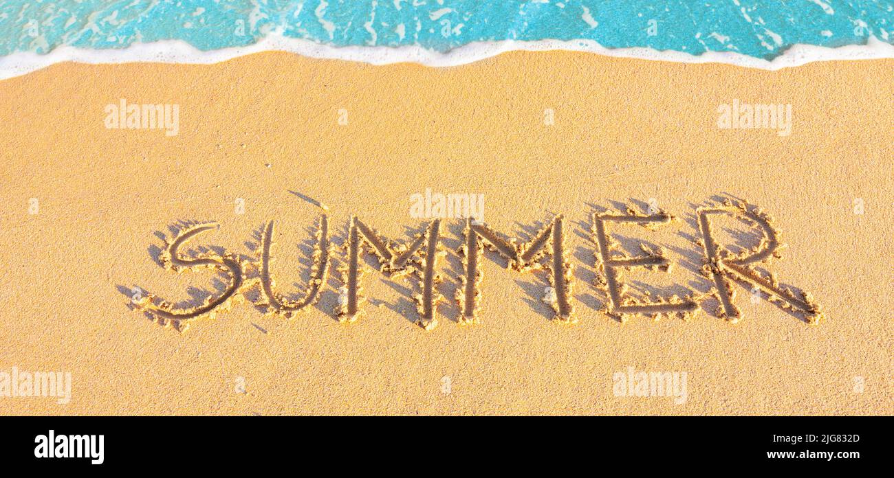 Escritura Verano / verano en la playa, vacaciones, mar, arena Foto de stock