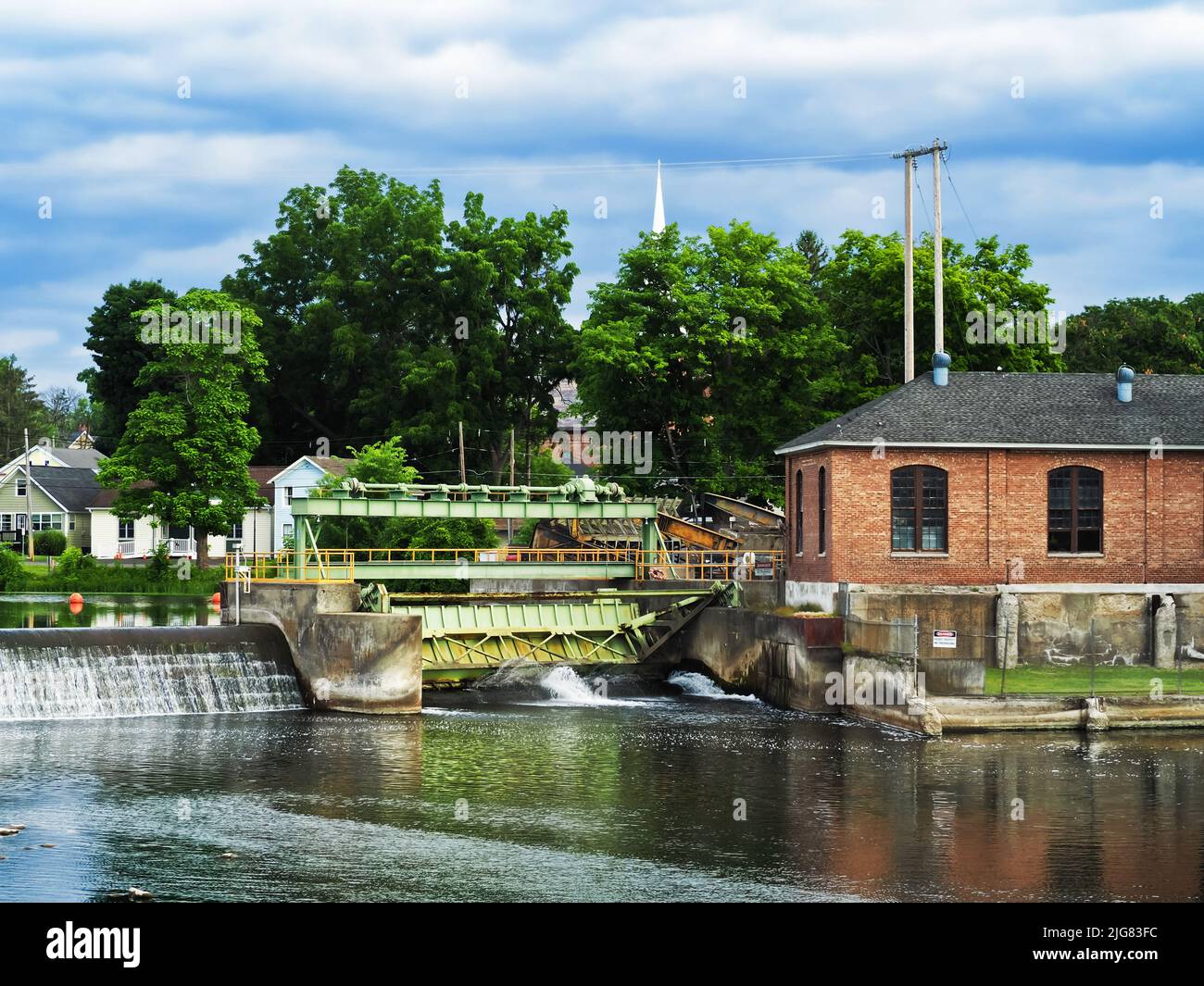 Represa generadora de energía en el río Seneca en Baldwinsville, Nueva York Foto de stock