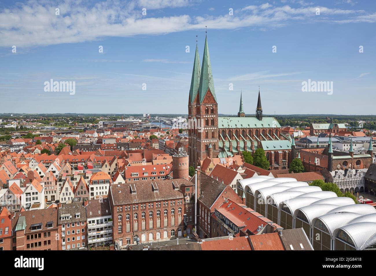 Alemania, Schleswig-Holstein, Lübeck, vista de la ciudad con la iglesia de Santa María Foto de stock