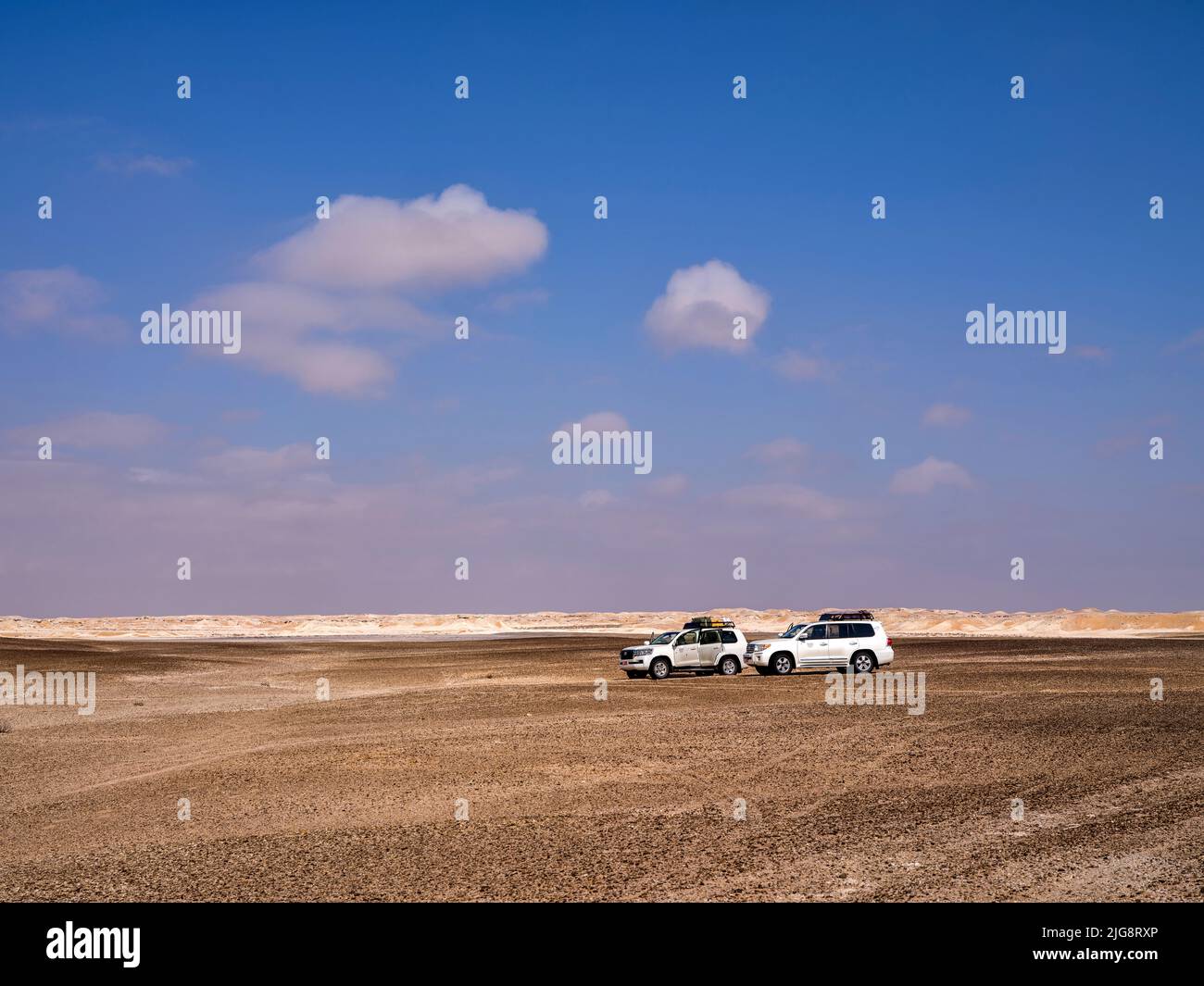 En la carretera en el Al Huqf, un desierto de piedra entre el Mar Arábigo y el Rub al-Khali, Omán Foto de stock