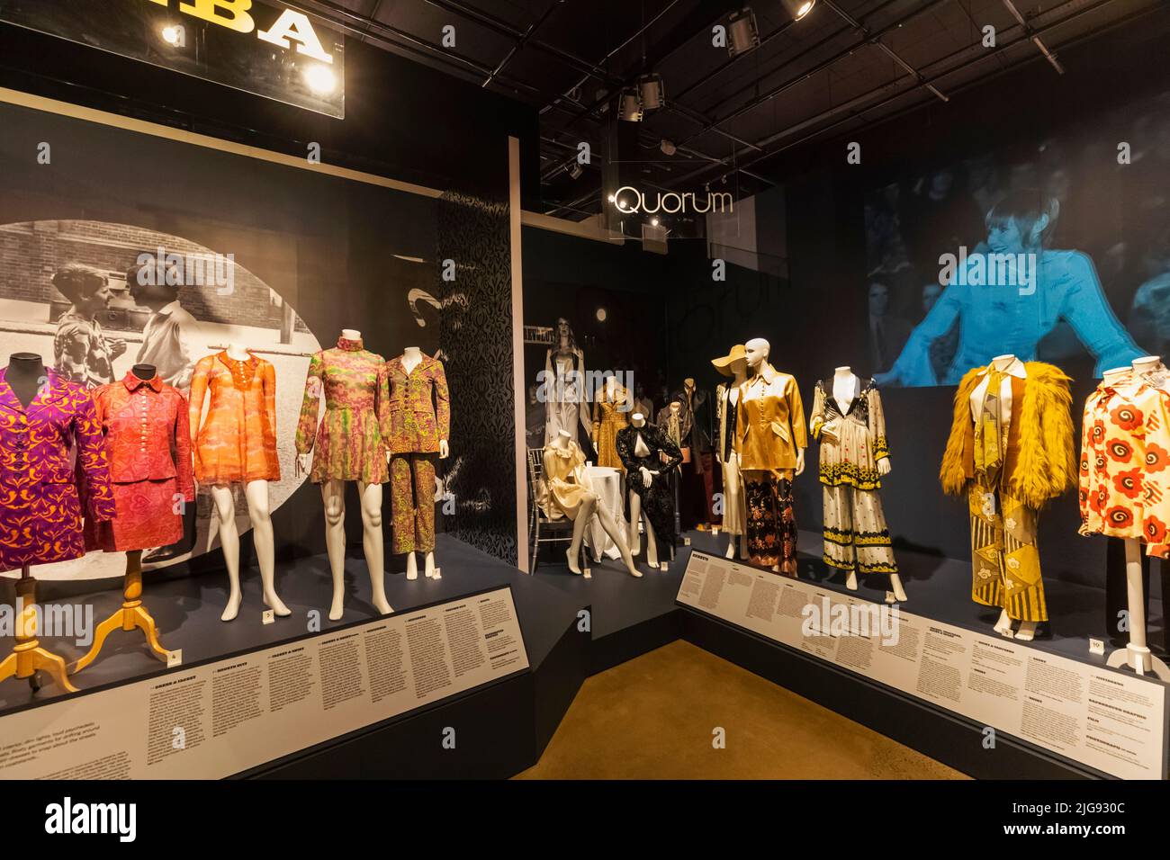 Inglaterra, Londres, Southwark, Bermondsey, el Museo de la Moda y el Textil, exposición de la ropa de mujer de los años 60 y 70 Foto de stock