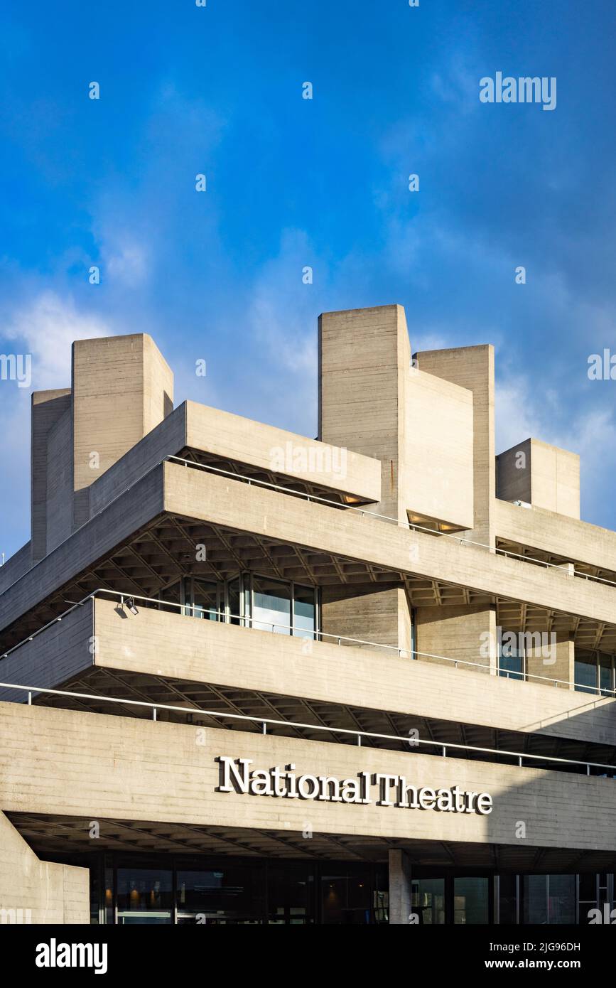 El Teatro Nacional en el Southbank en Londres, Inglaterra, Reino Unido Foto de stock