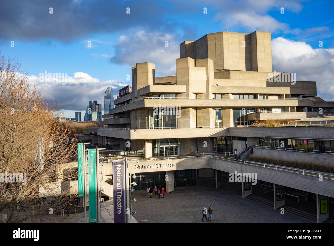 El Teatro Nacional en el Southbank en Londres, Inglaterra, Reino Unido Foto de stock