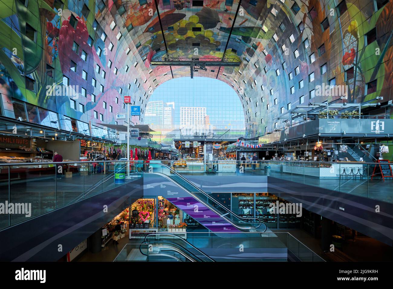Vista interior del Market Hall Markthaal, Rotterdam Foto de stock