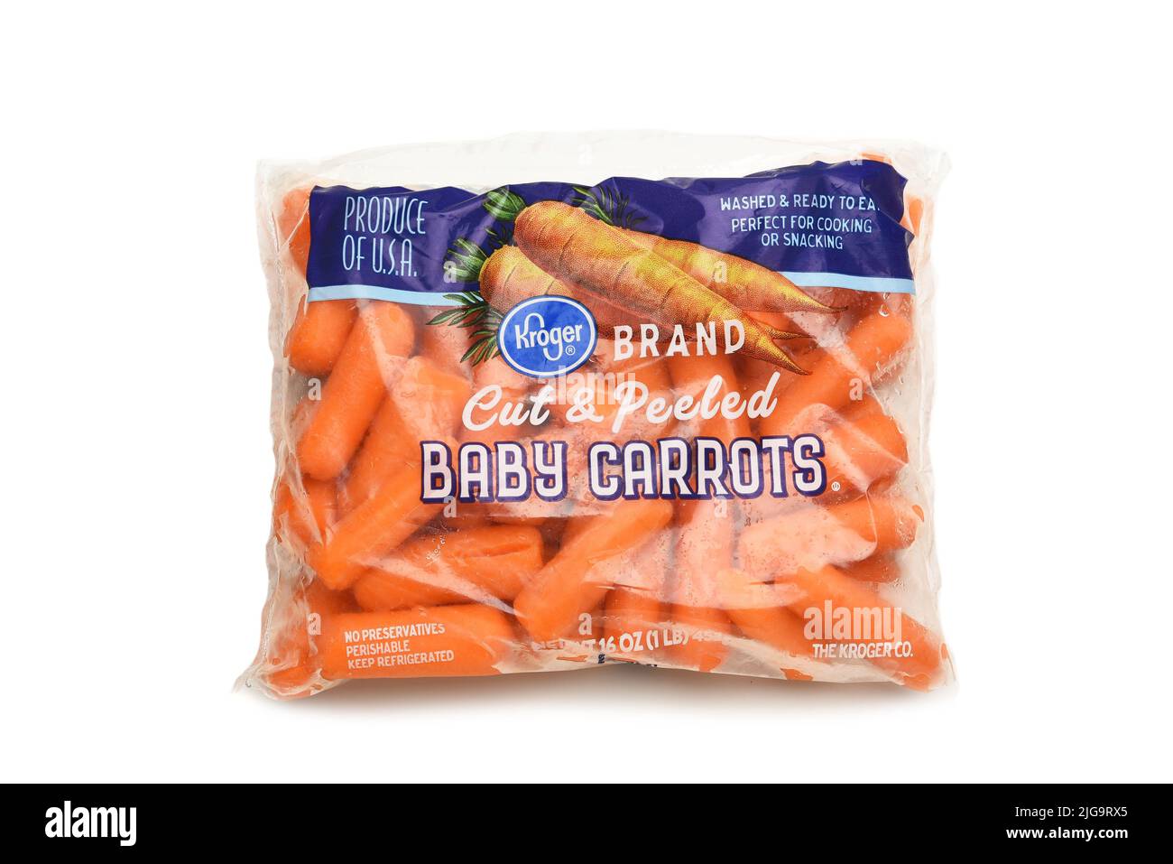 IRVINE, CALIFORNIA - 8 JUL 2022: Un paquete de zanahorias Kroger Baby. Foto de stock