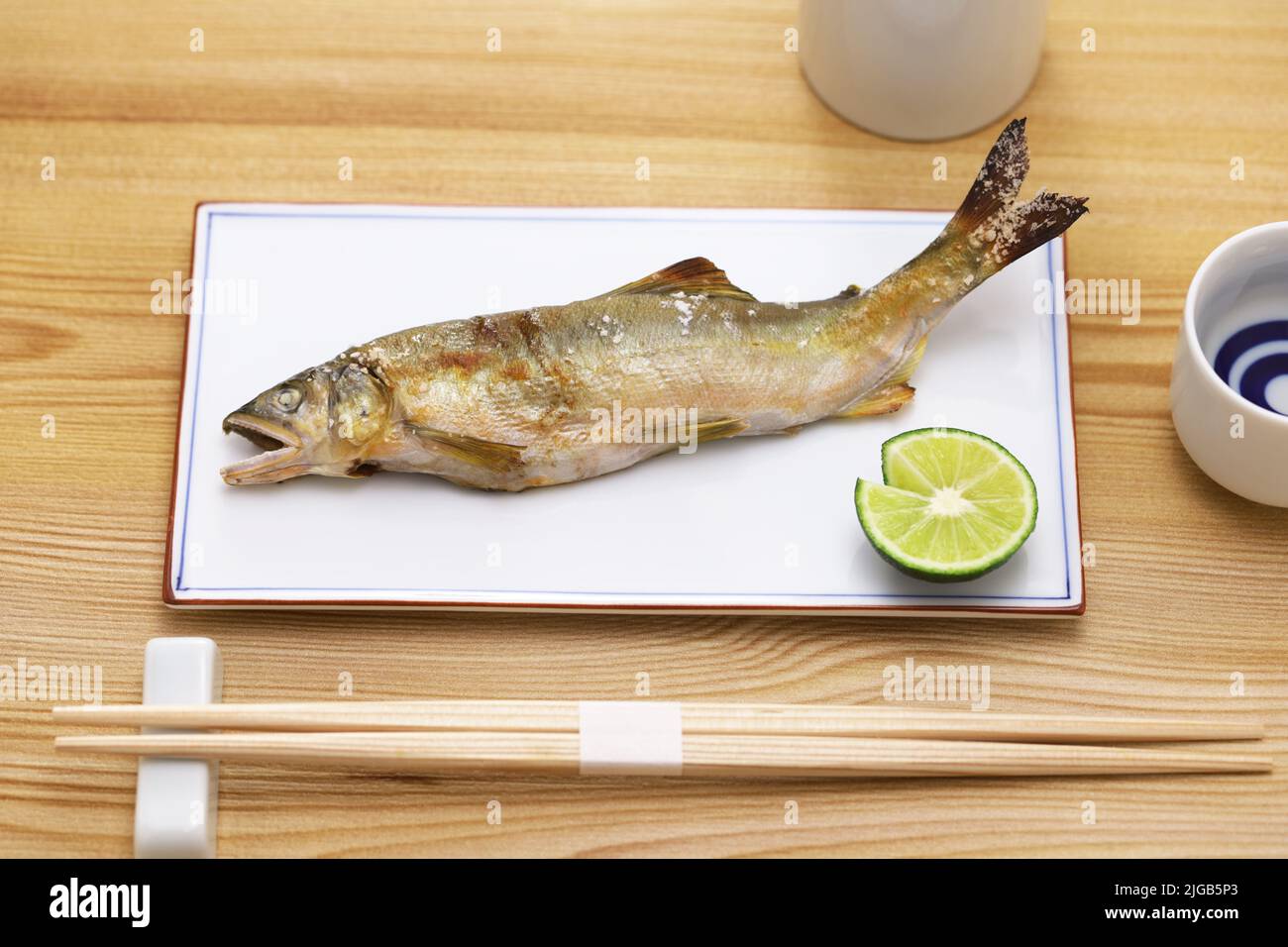Pescado dulce a la parrilla con sal, Ayu no shioyaki, cocina japonesa Foto de stock