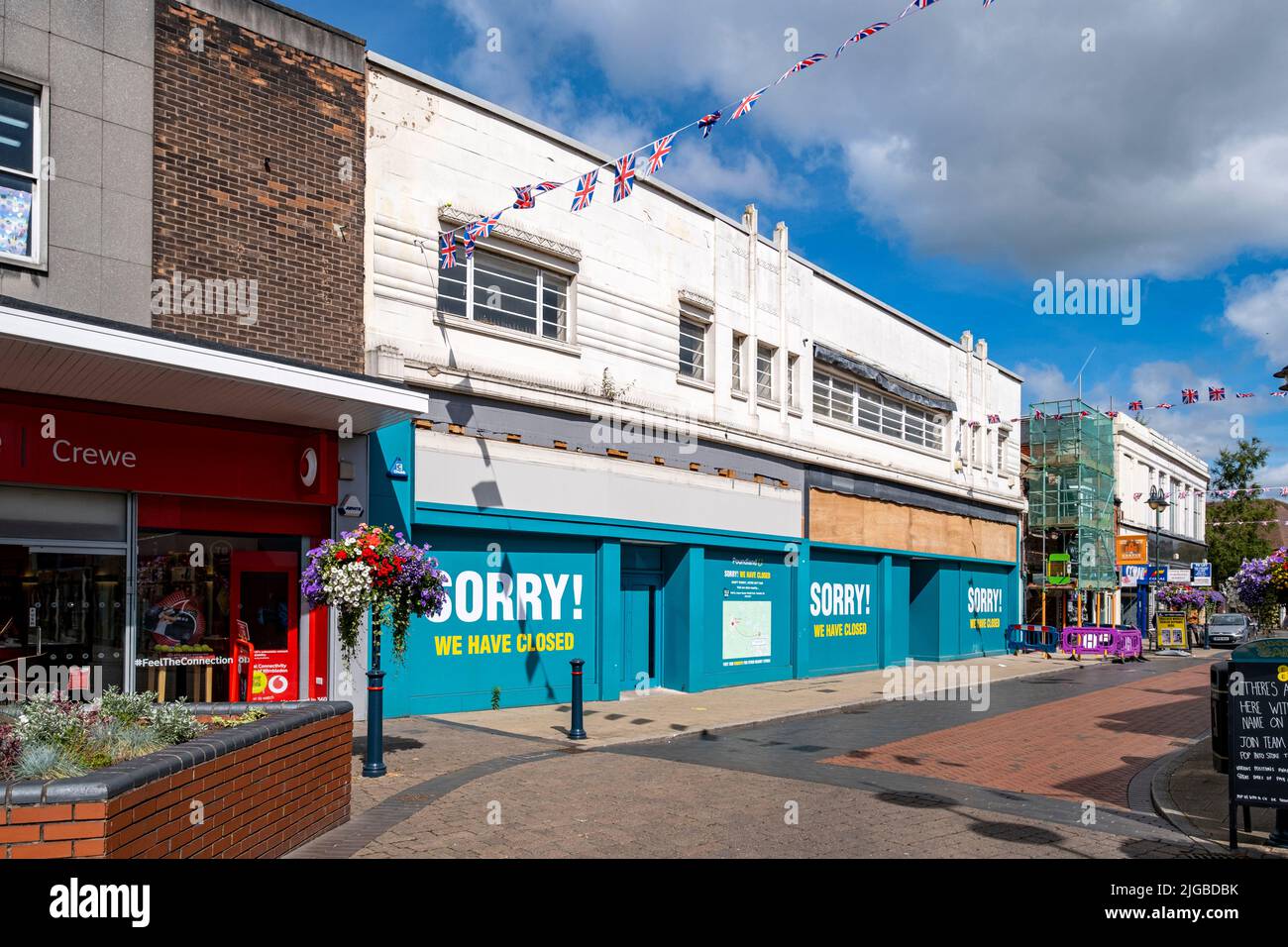 Arquitectura Art Deco, antigua tienda de Poundland, en el centro de la ciudad de Crewe Cheshire Reino Unido Foto de stock