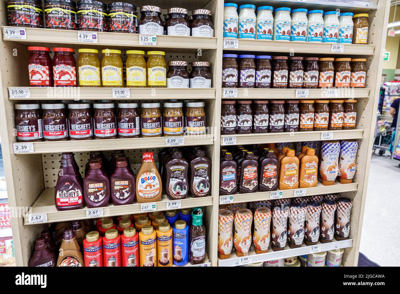 Miami Beach Florida, Publix tienda de comestibles supermercado alimentos interior interior, exhibición estantes venta estante jarabe de chocolate Hershey's Smucker's. Foto de stock