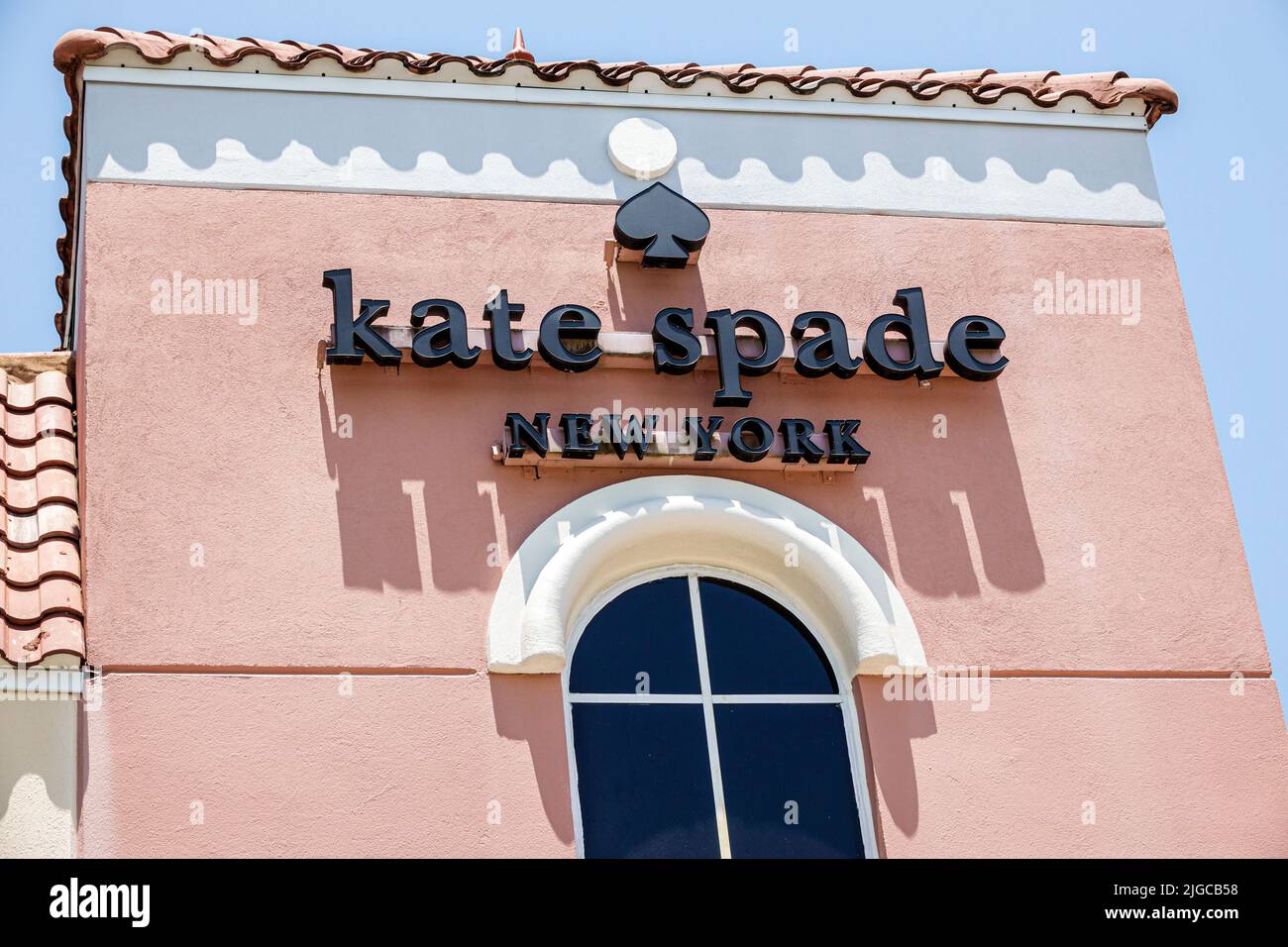 Estero Florida, Miromar Outlet fábrica outlet marca de diseñador centro comercial, Kate Spade fuera signo exterior Foto de stock