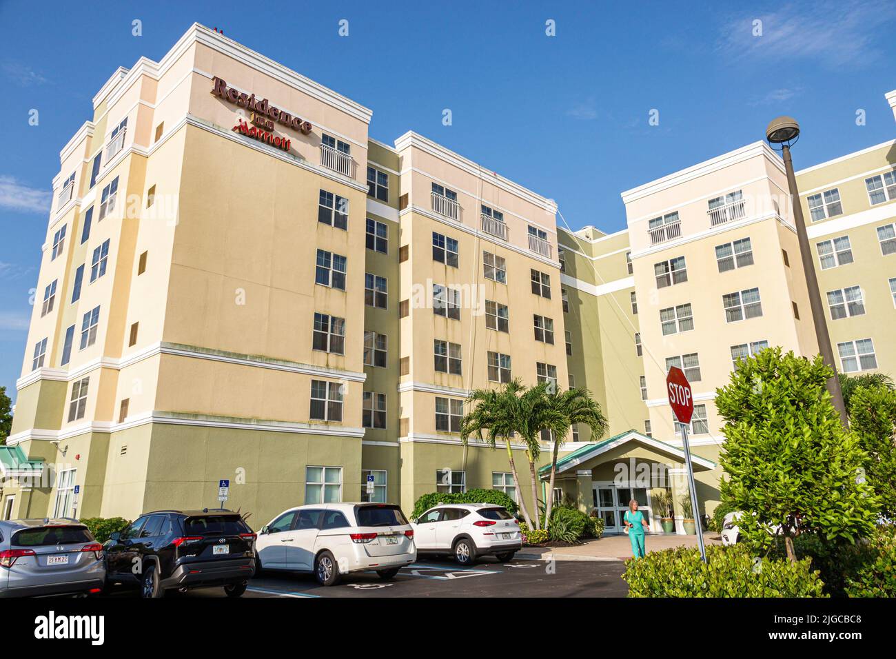 Fort Ft. Myers Florida, Residence Inn by Marriott Fort Myers Sanibel alojamiento hotel, exterior entrada frontal estacionamiento estacionamiento señal de estacionamiento Foto de stock