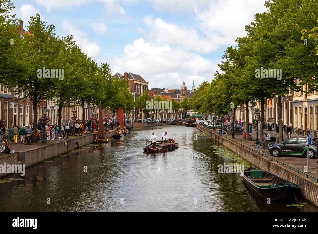 Rapenburg, Leiden, Holanda del Sur, Holanda  festival de recreación de Rembrandt van Rijn, sus pinturas y su época, atrayendo a muchos visitantes. Foto de stock