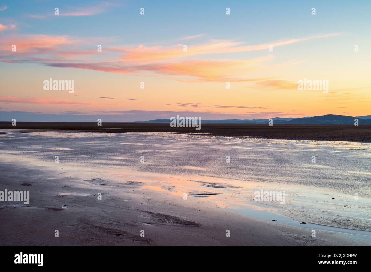 Southerness playa al anochecer en verano. Southerness, Dumfries y Galloway, Escocia Foto de stock