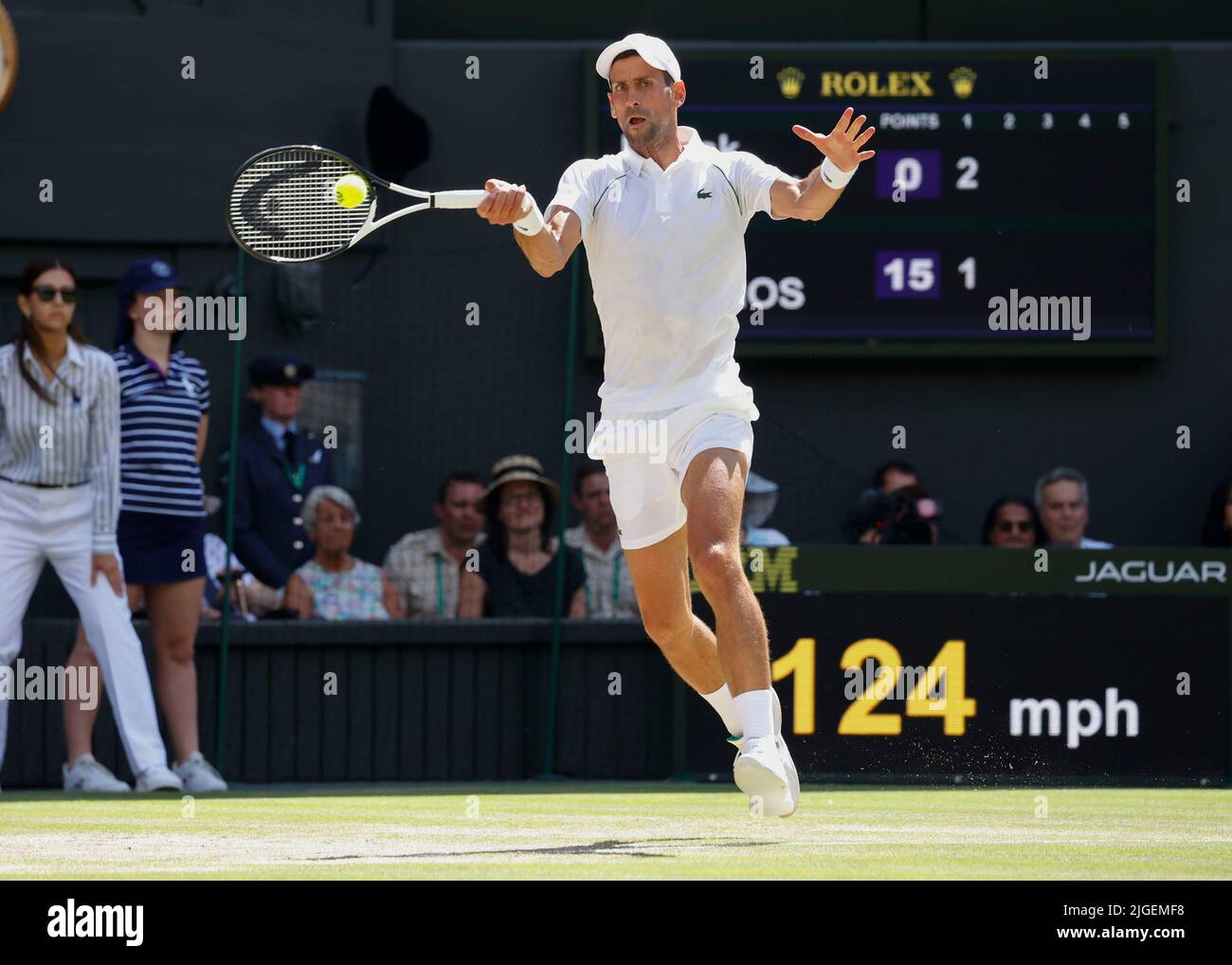 Wimbledon, Gran Bretaña 10th. Julio, 2022. El tenista serbio Novak Djokovic en acción en el Campeonato de Wimbledon 2022 el domingo 10 de julio de 2022., © Juergen Hasenkopf / Alamy Live News Foto de stock