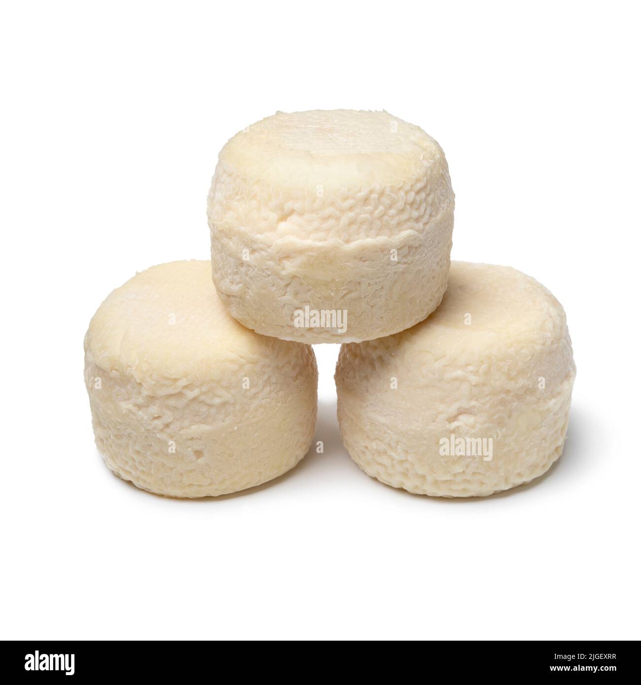 Tres quesos tradicionales franceses de cabra entera aislados sobre fondo blanco de cerca Foto de stock
