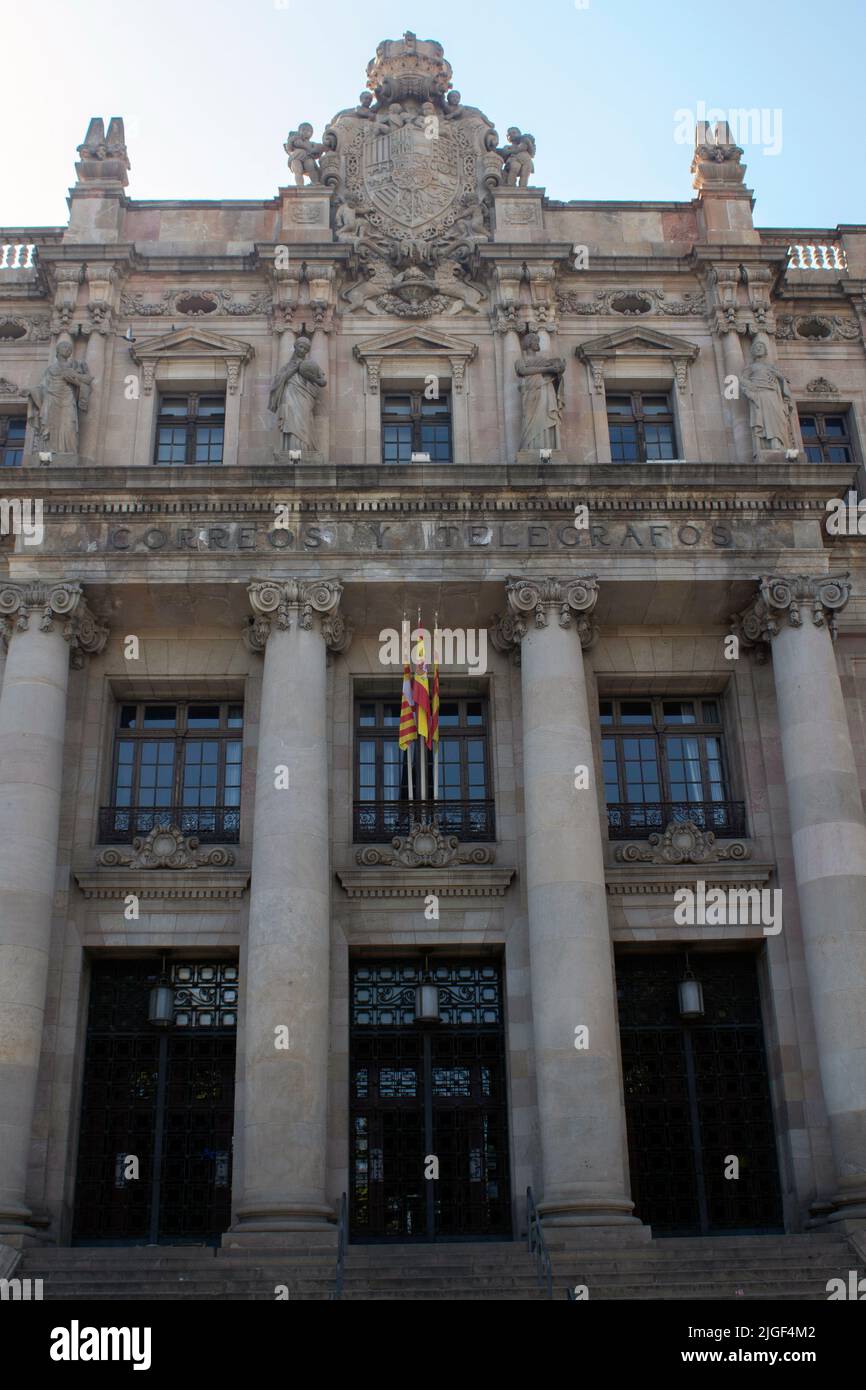 Correos y Telegrafos, el edificio central de correos de Barcelona Cataluña España Foto de stock
