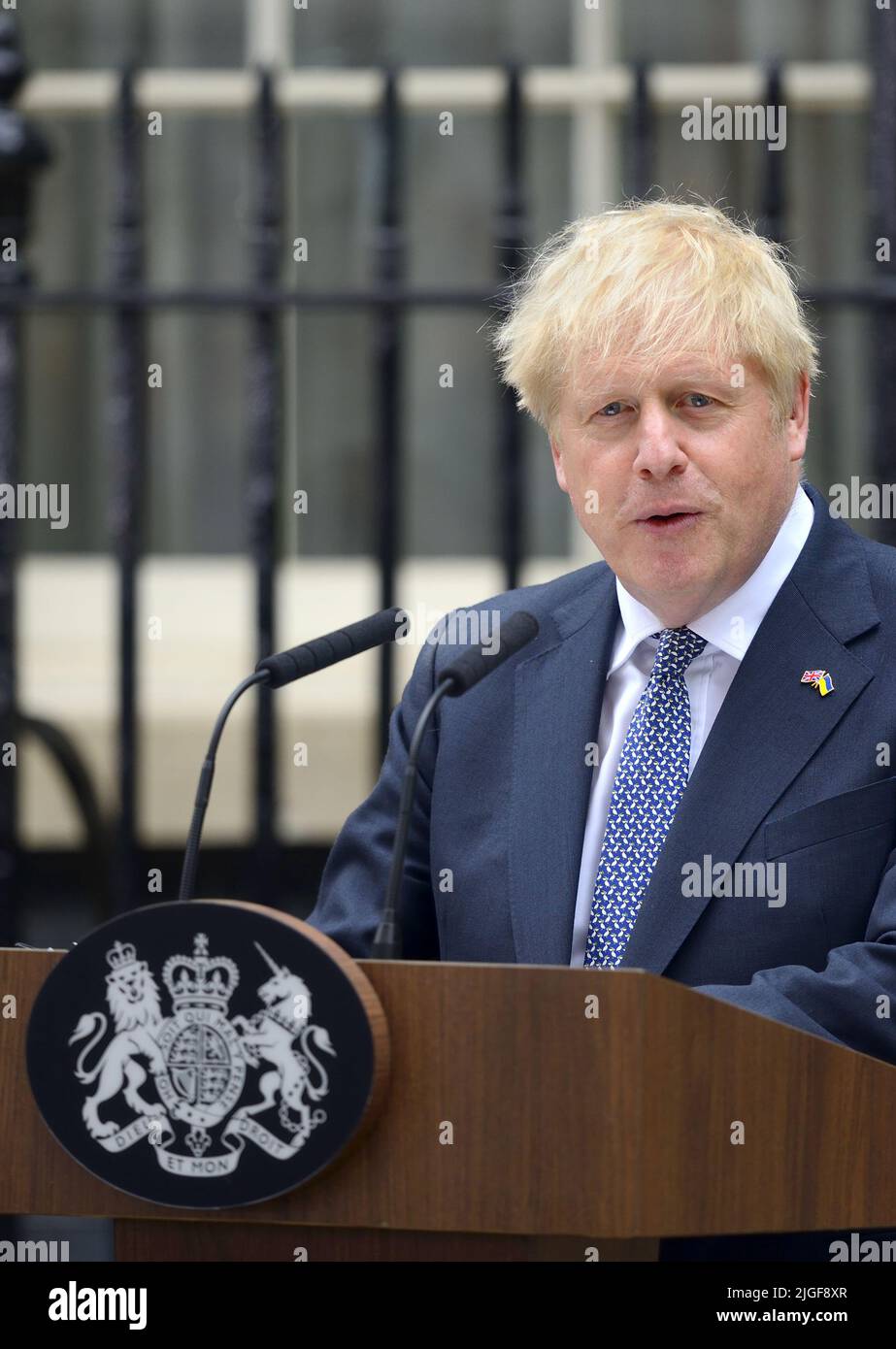 El primer ministro británico Boris Johnson pronunció su discurso de renuncia en Downing Street, el 7th de julio de 2022. Foto de stock