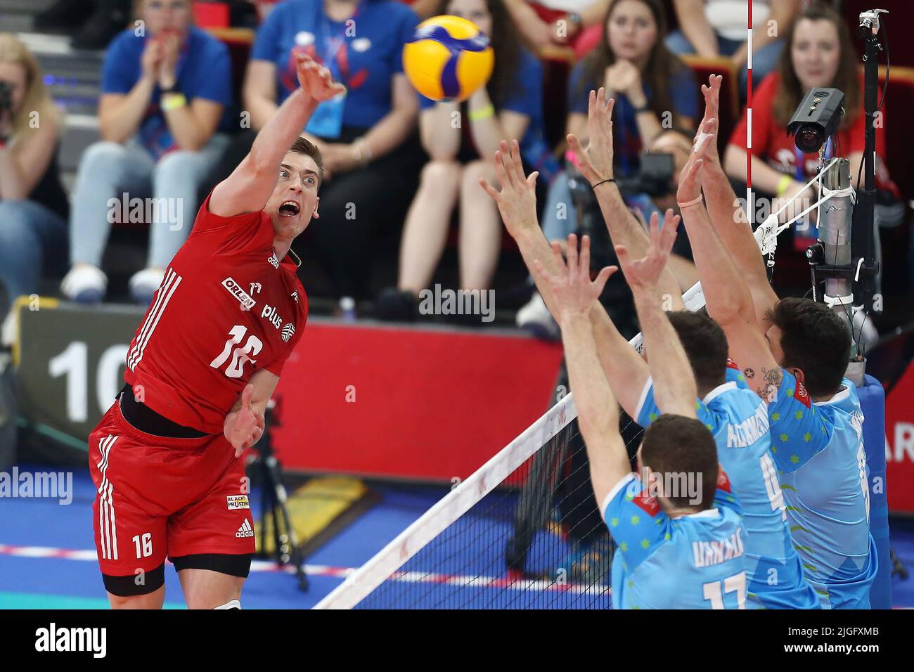 Gdansk, Polonia. 10th de julio de 2022. Kamil Semeniuk (L) de Polonia durante el partido masculino de la Liga de Naciones de Voleibol FIVB 2022 entre Polonia y Eslovenia en Crédito: PAP/Alamy Live News Foto de stock