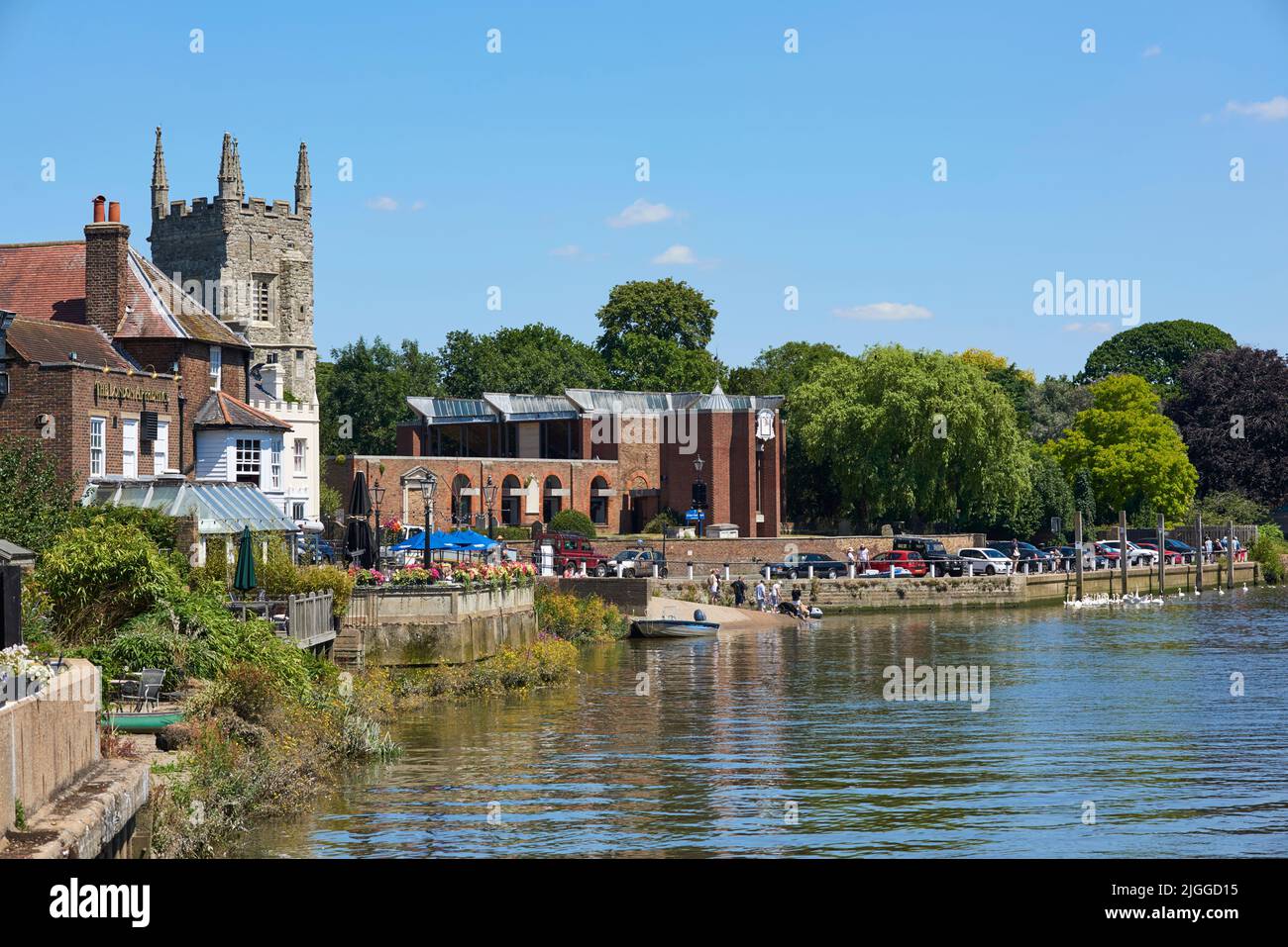 Old Isleworth, Londres Occidental, Inglaterra, sobre el río Támesis, mirando hacia el este Foto de stock