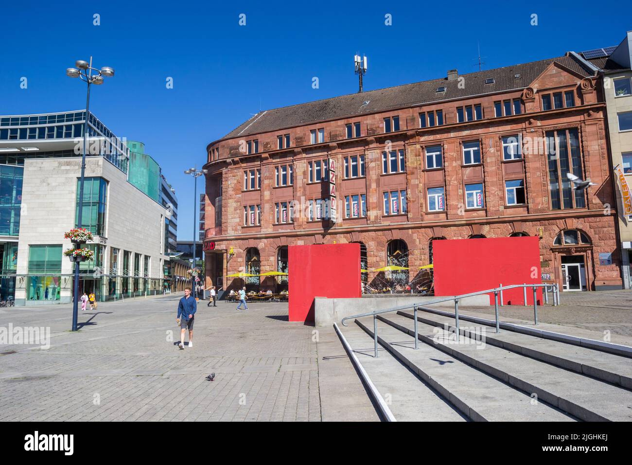 Edificios históricos en la plaza Hansaplatz en Dortmund, Alemania Foto de stock