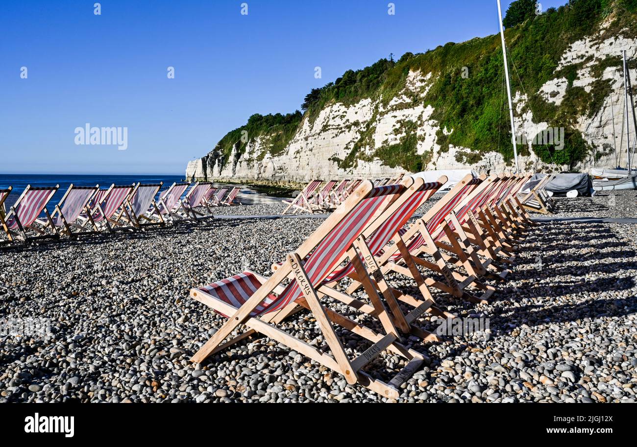 Devon Beer Beach Deckchairs y Beer Head Foto de stock