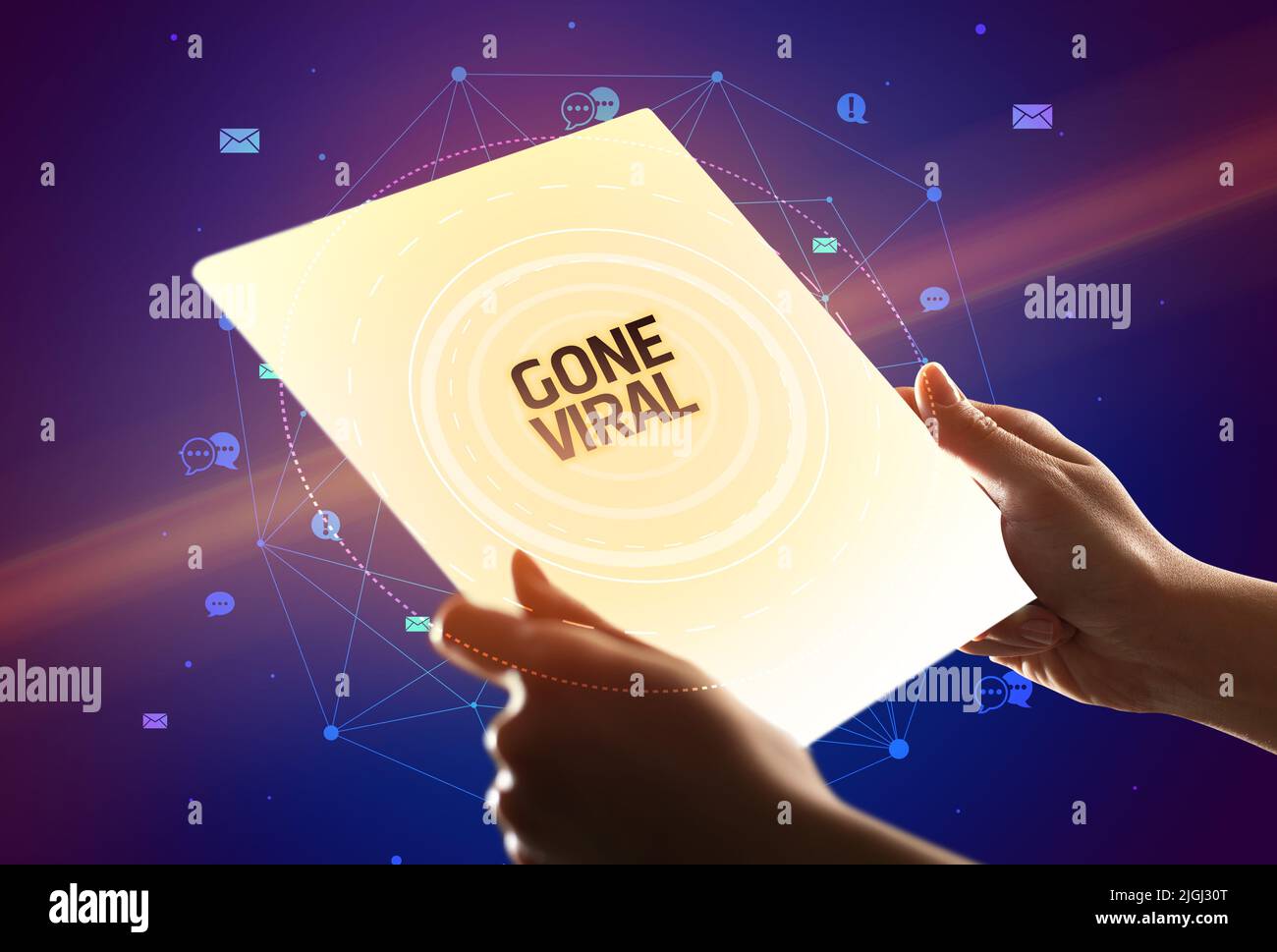 Celebración tableta futurista con ido viral, medios sociales concepto de inscripción Foto de stock