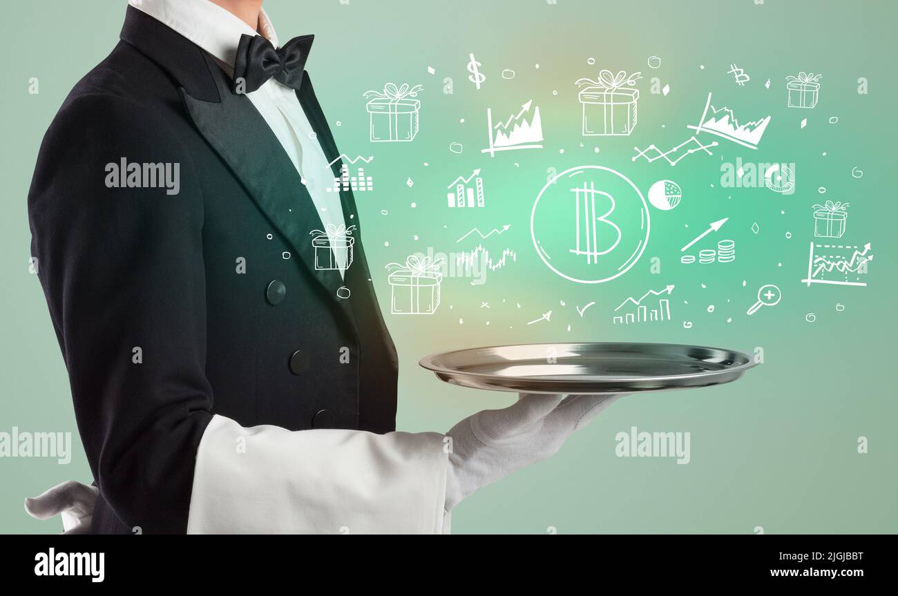 Guapo joven camarero en bandeja de tuxedo con iconos de bitcoin en bandeja, concepto de mercado global Foto de stock