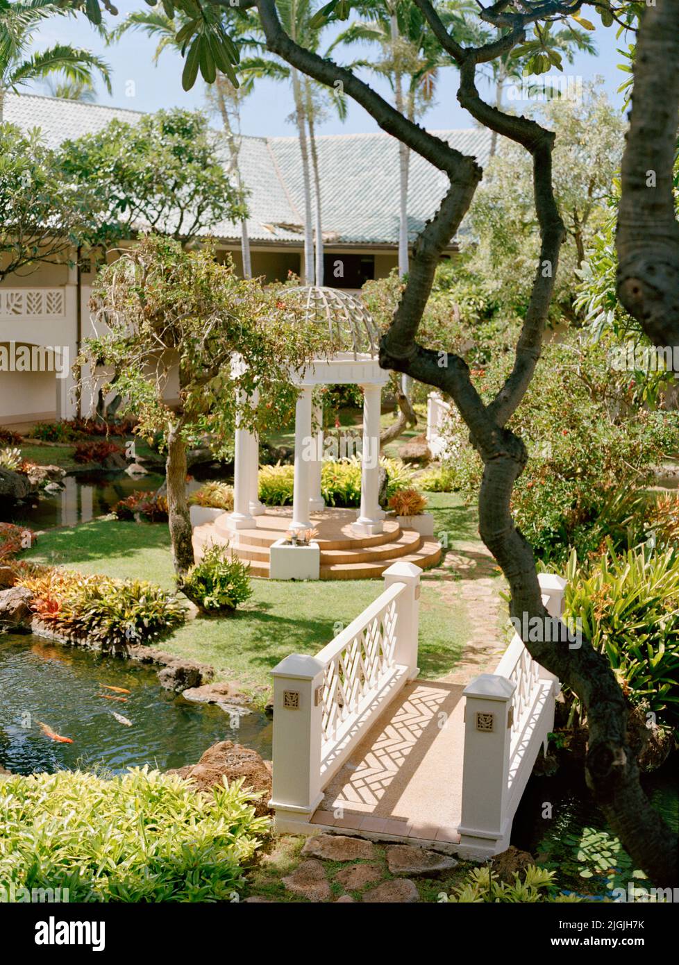 Un mirador en el jardín en el Four Seasons Resort Lana'i en Manele Bay. Lana'i, Hawai, EE.UU. Foto de stock