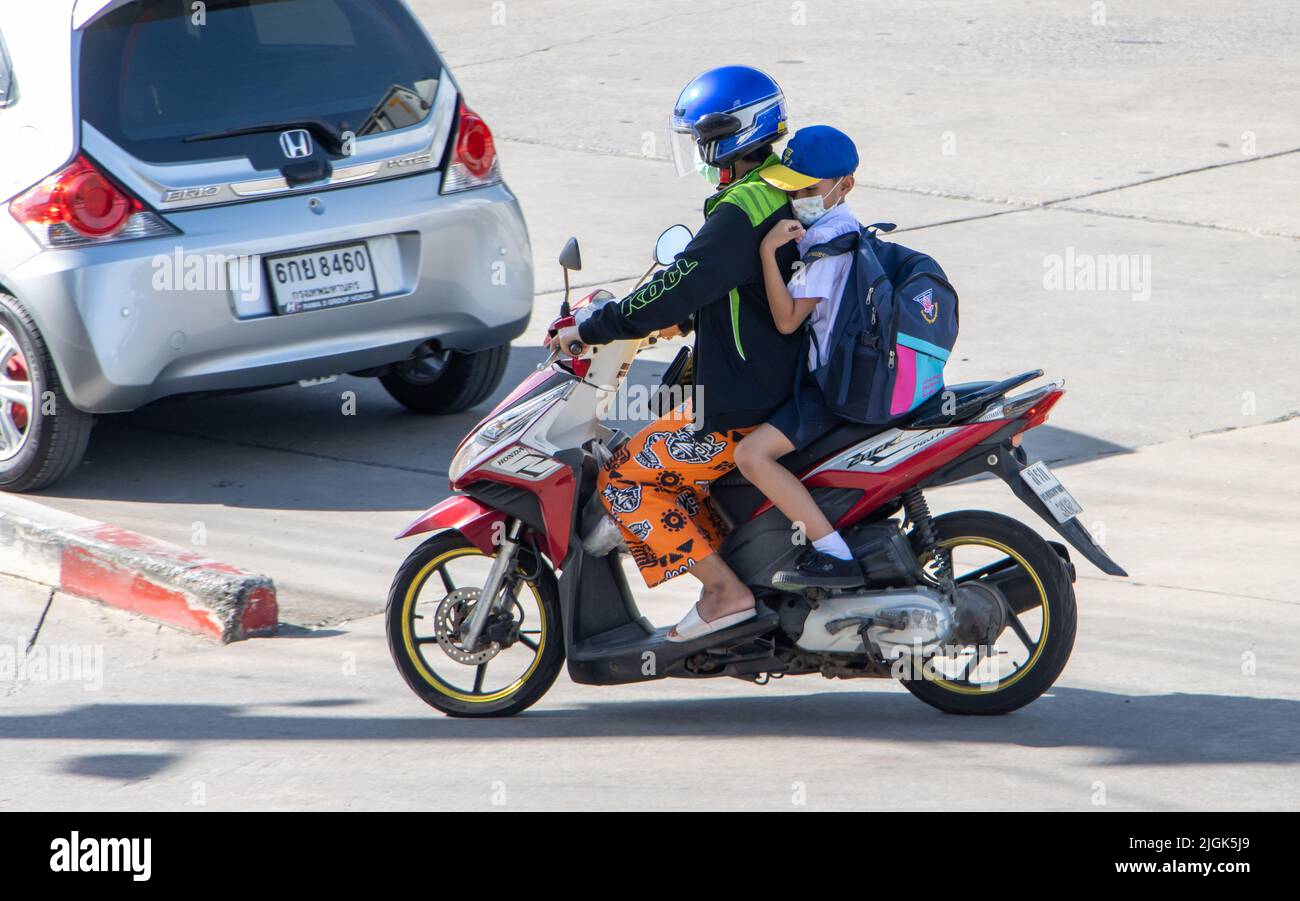 Bolo Da Motocicleta (criança) Foto de Stock - Imagem de motocicleta,  enchido: 20772734