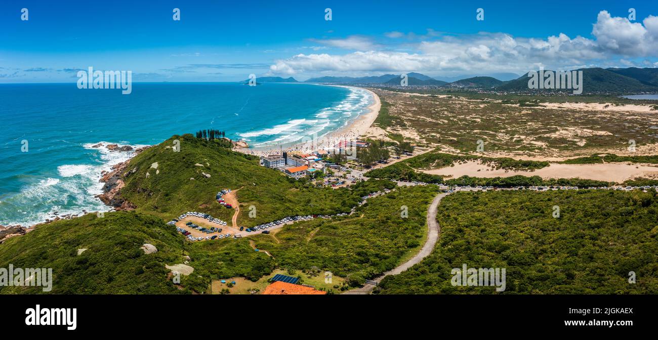 Vista aérea del parque ecológico de dunas en Florianópolis, Brasil Foto de stock