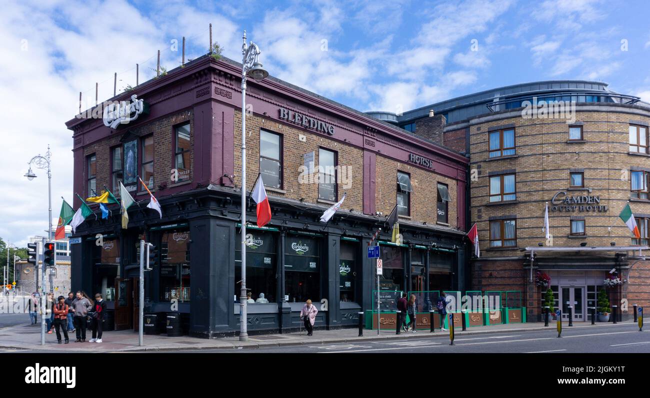 The Bleeding Horse Pub and Restaurant en Camden Street, Dublín, Irlanda. Este pub se remonta al siglo 17th. Foto de stock
