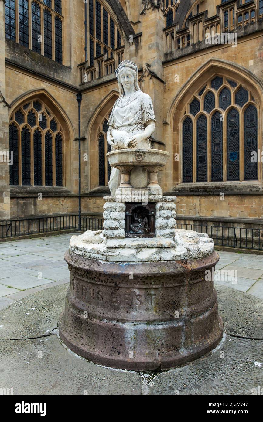 Rebecca Fountain, fuera de Bath Abbey, el agua es lo mejor, mármol, erigido por la asociación de temperatura del baño, Bath, Somerset, Reino Unido Foto de stock