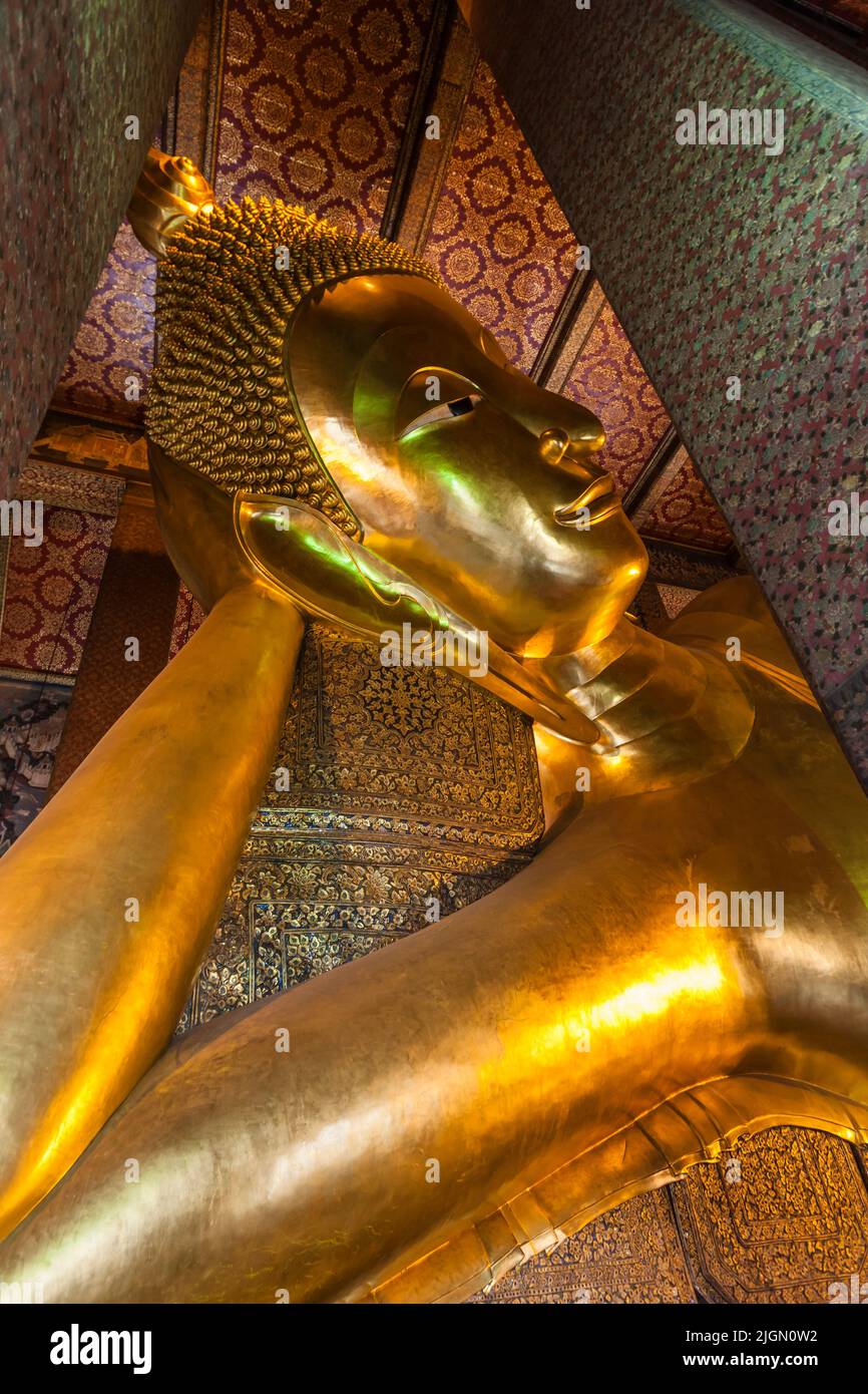 Wat Pho, Templo del Buda Reclinado, Wat Phra Chetuphon, enorme estatua de Buda reclinado, Bangkok, Tailandia, Sudeste de Asia, Asia Foto de stock