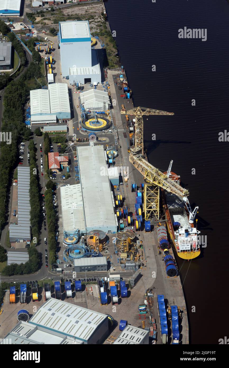 Vista aérea de Shepherd Offshore, un parque tecnológico offshore en el río Tyne, en Walker, Newcastle upon Tyne, Tyne & Wear Foto de stock