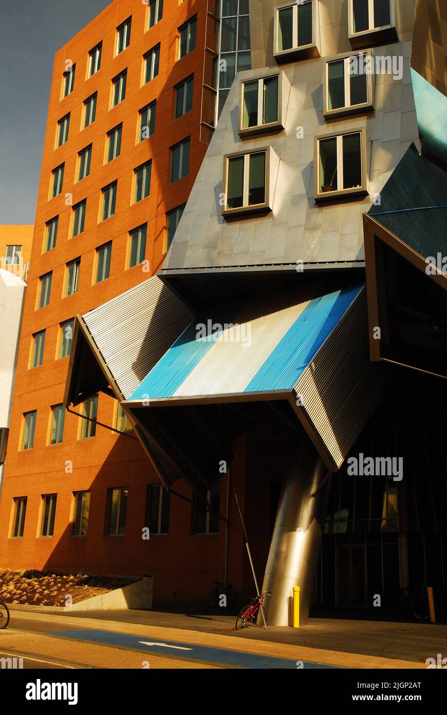 El Frank Gehry diseñó Ray and Maria Stata Center está en el campus del Massachusetts Institute of Technology (MIT) en Cambridge, cerca de Boston Foto de stock