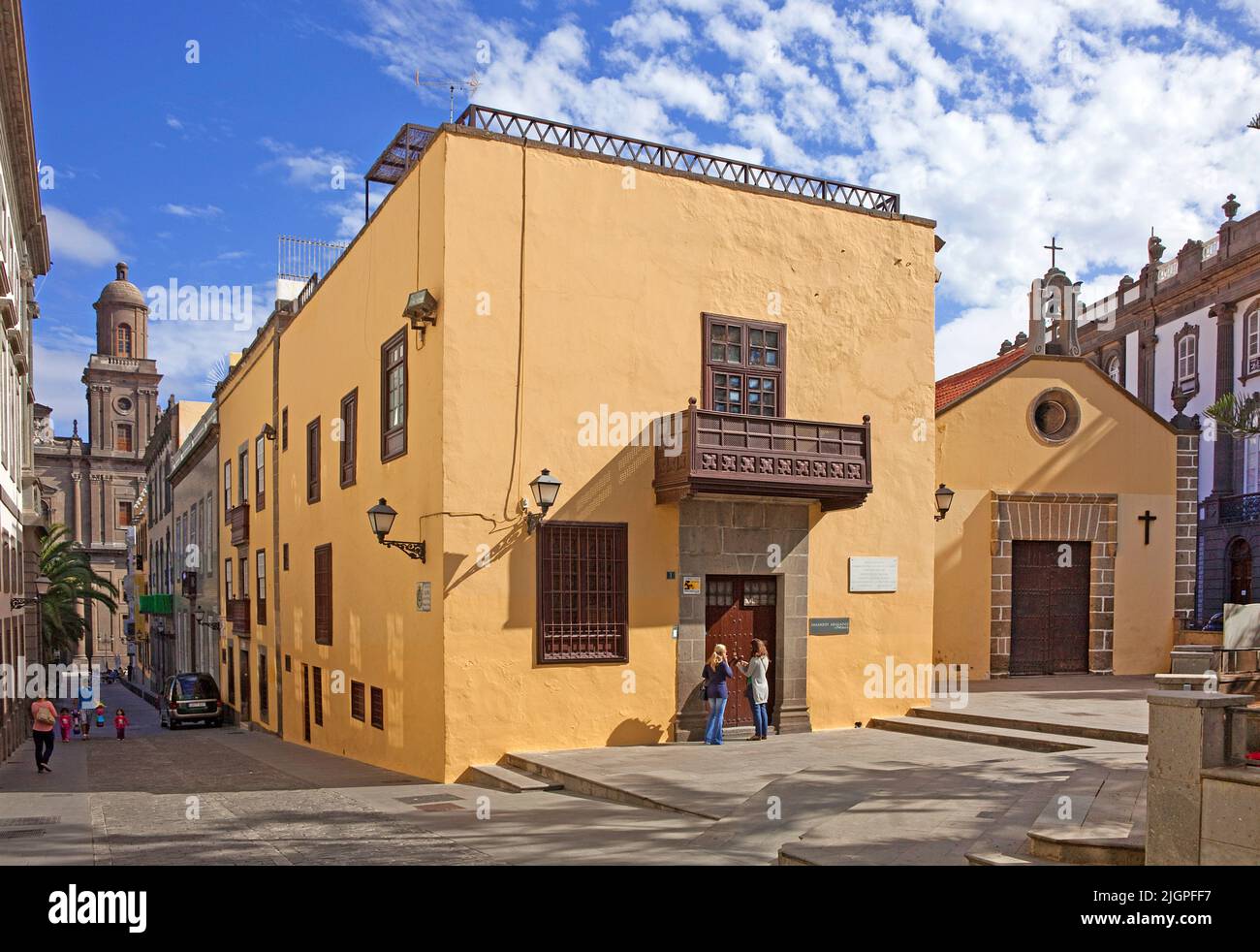 Pequeño callejón en el casco antiguo de Vegueta, detrás de la Catedral Santa Ana, Las Palmas, Gran Canaria, Islas Canarias, España, Europa Foto de stock