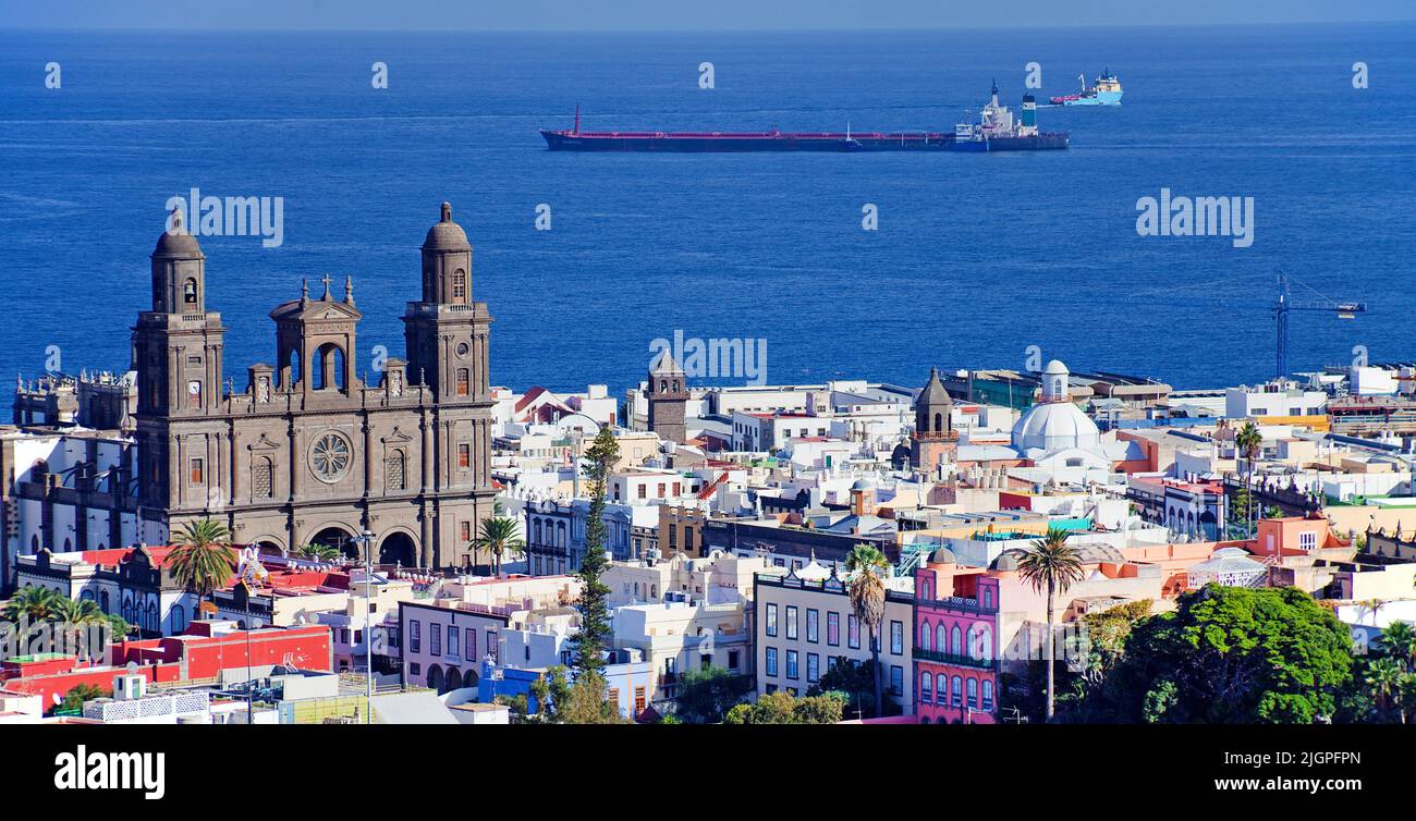 Vista desde San Nicolás en el casco antiguo de Vegueta con Catedral Santa Ana, Las Palmas, Gran Canaria, Islas Canarias, España, Europa Foto de stock