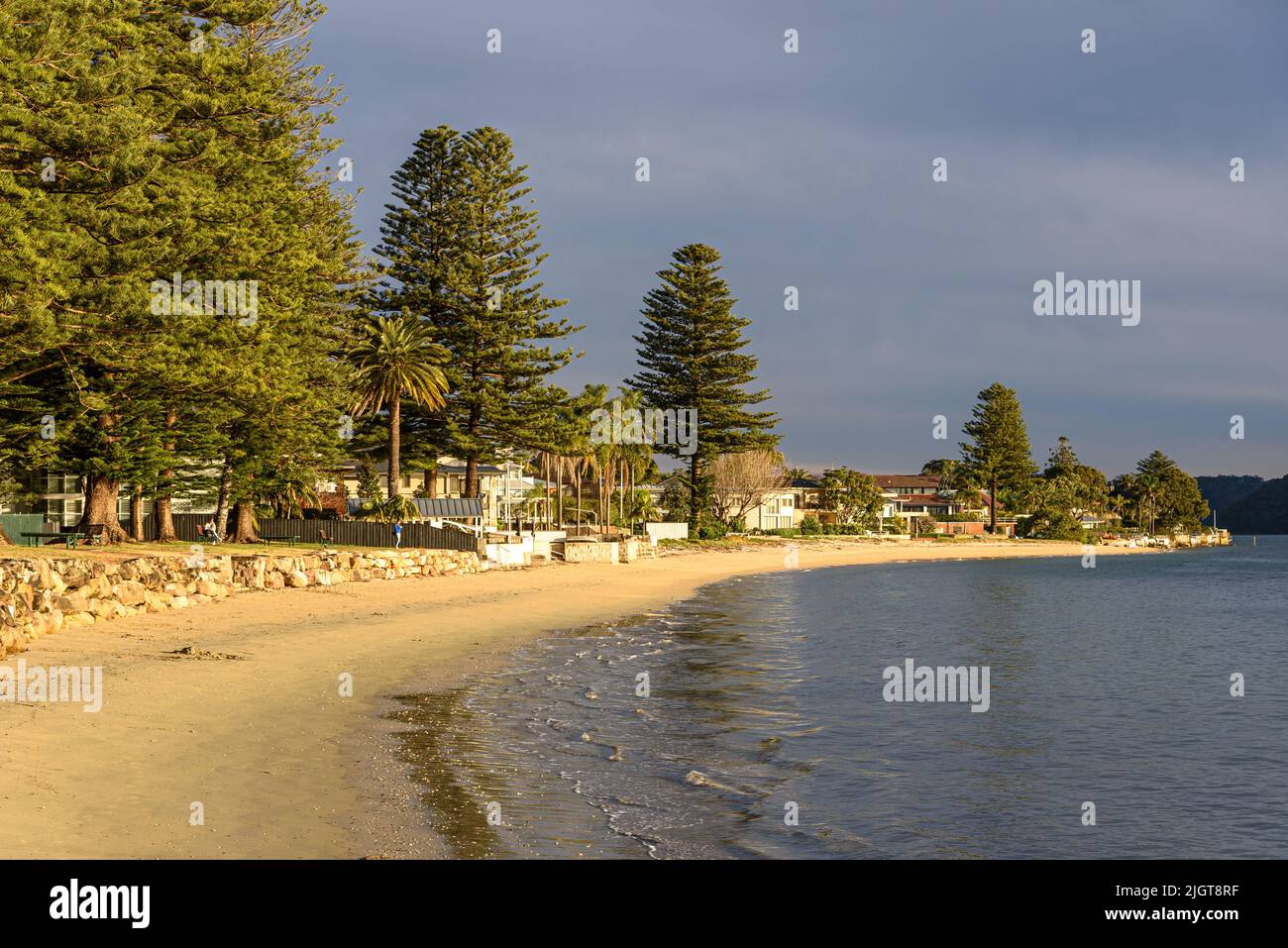 Snapperman Beach en la ciudad de las playas del norte de Palm Beach, Nueva Gales del Sur, en invierno Foto de stock
